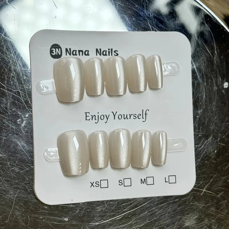 White beauty- 10pcs cat eye nails with application kit (Student Offer)