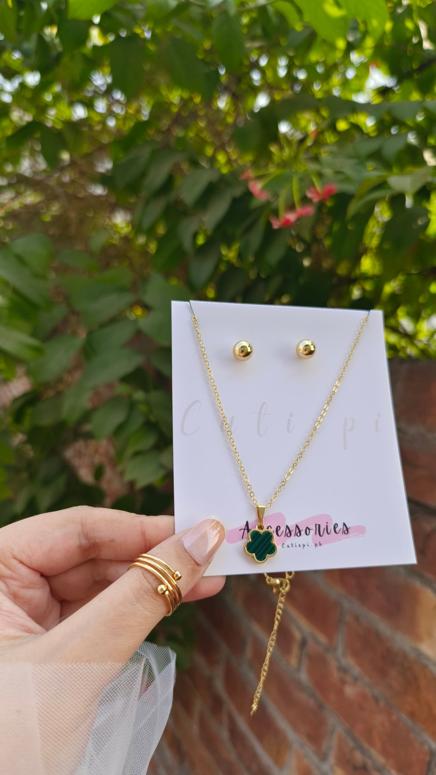 Green Clover Necklace & Earring Set – 2-Piece Elegance