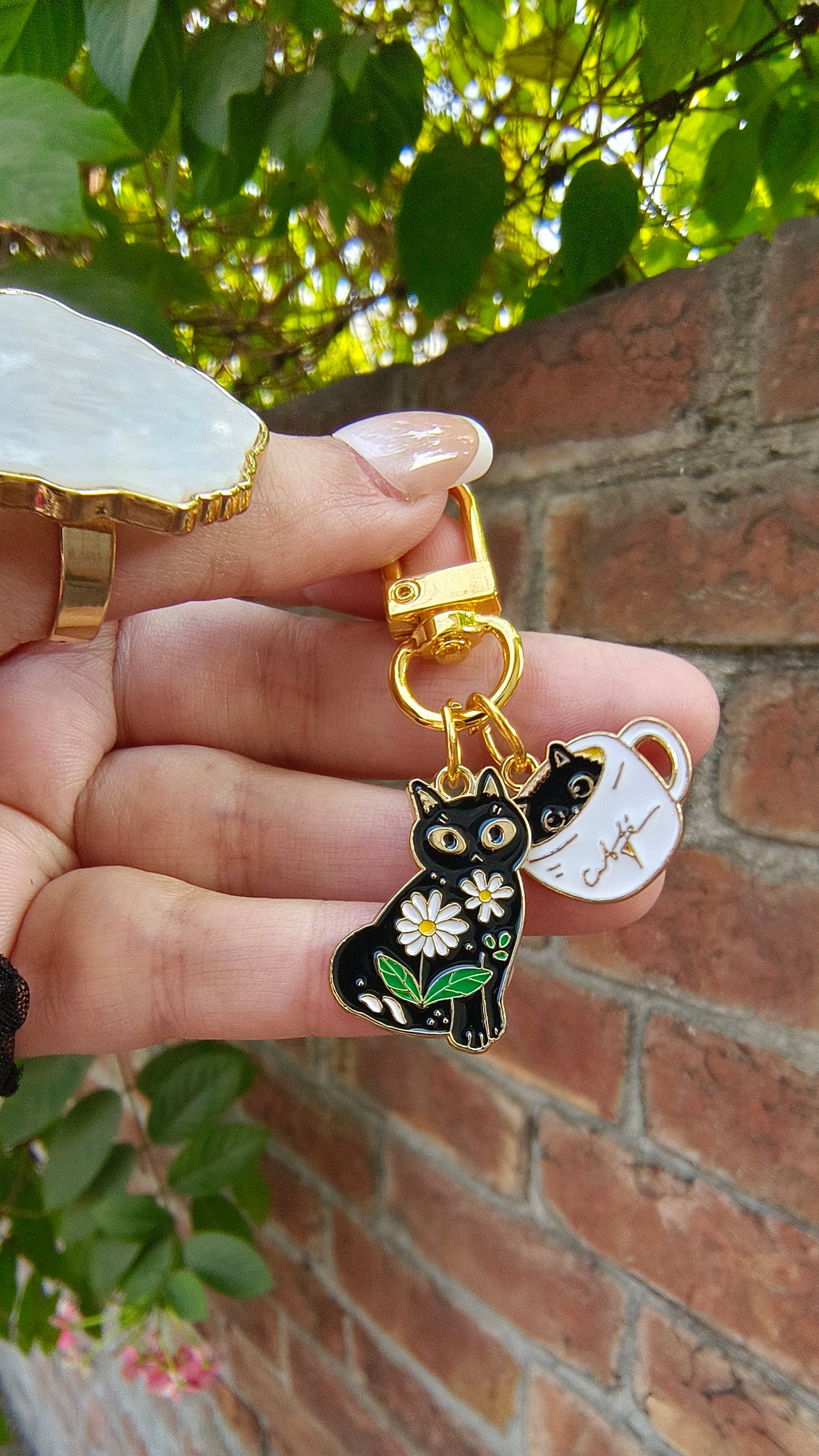 Cat in a Teacup Keychain – Adorable Alloy Charm