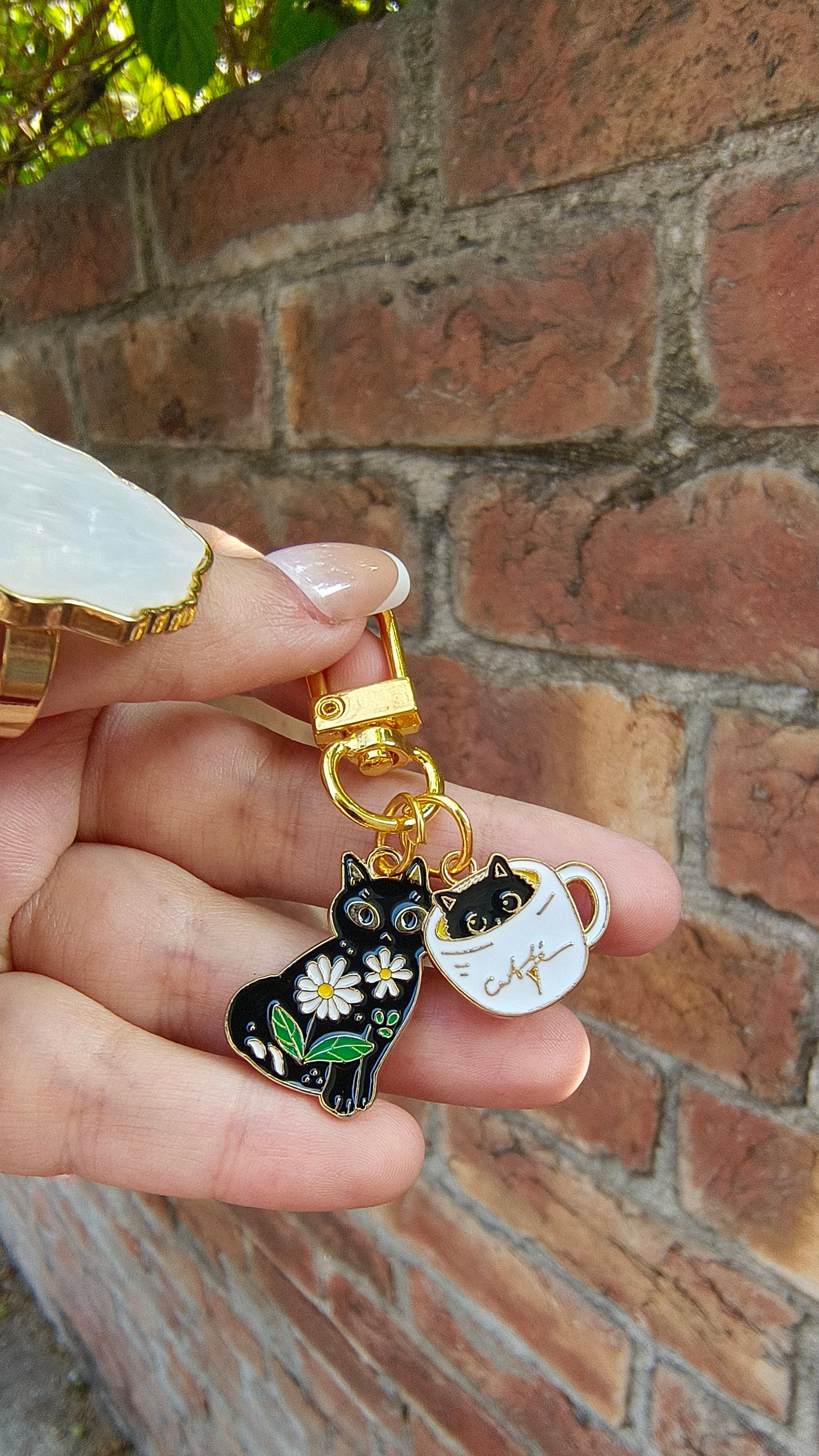 Cat in a Teacup Keychain – Adorable Alloy Charm