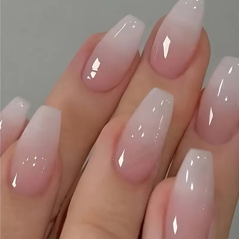 Luxury handmade press ons in Pakistan, bringing premium nails to your budget.