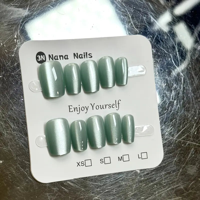 Emerald beauty- 10pcs cat eye nails with application kit