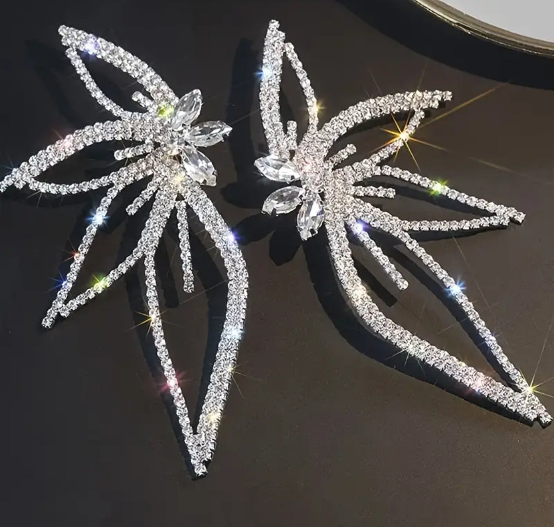 Exaggerated Hollow Maple Leaf Dangle Earrings – Rhinestone Elegance