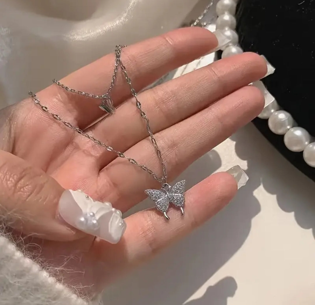 "Elegant Double-Layer Butterfly Necklace – Sparkling Rhinestone Clavicle Chain"