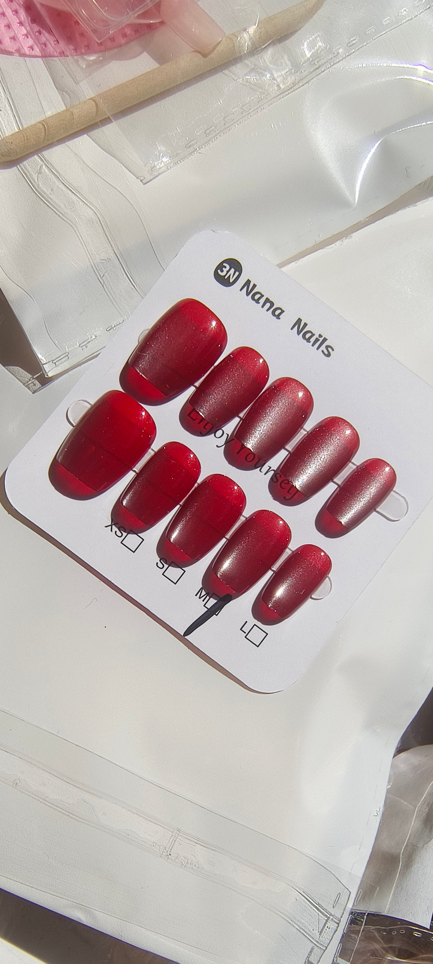 Scarlet Glaze Cat Eye Nails – 10pcs Set with Application Kit