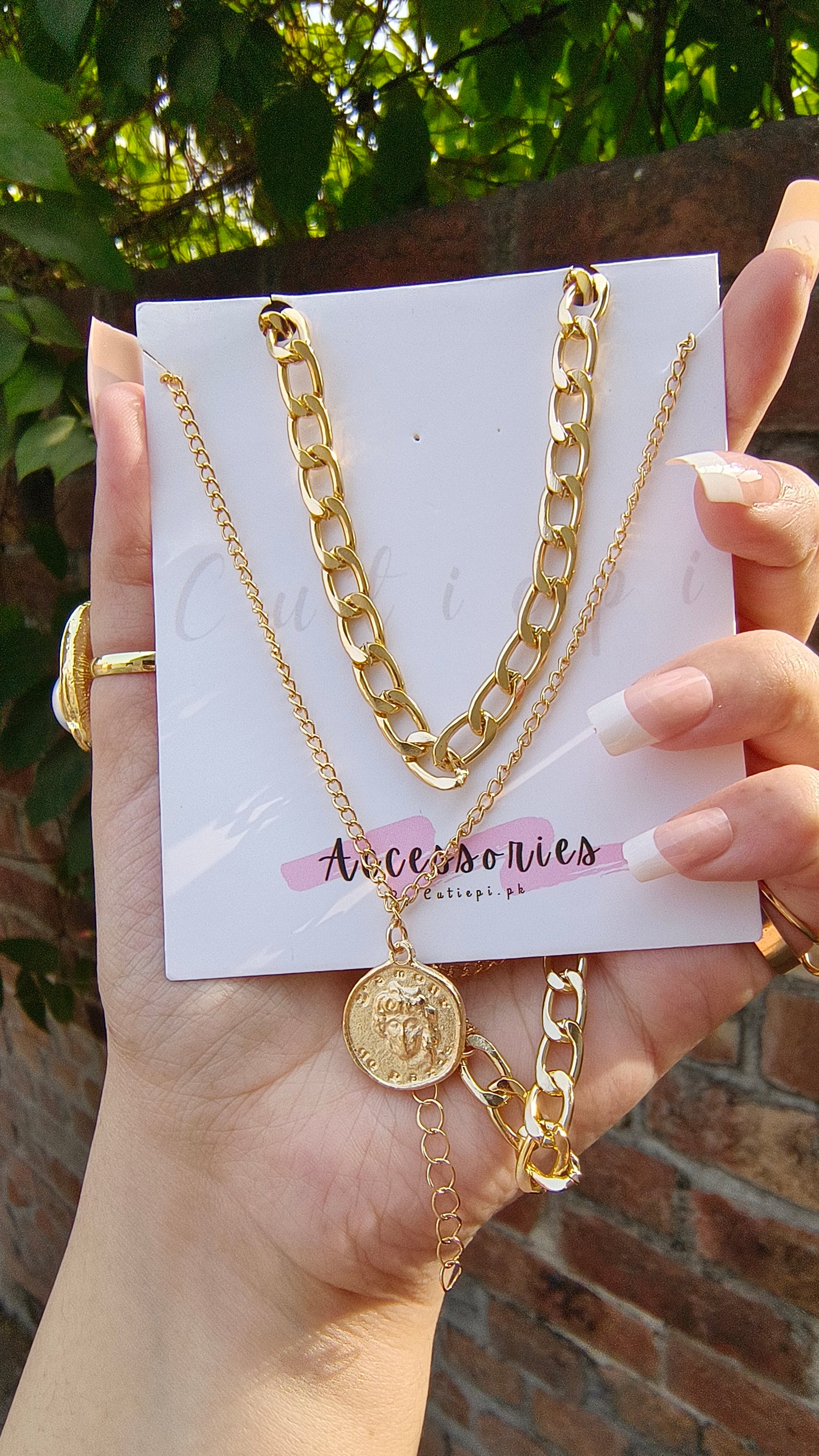 Elegant Double-Layer Coin Pendant Necklace with Cuban Chain – Trendy & Chic"
