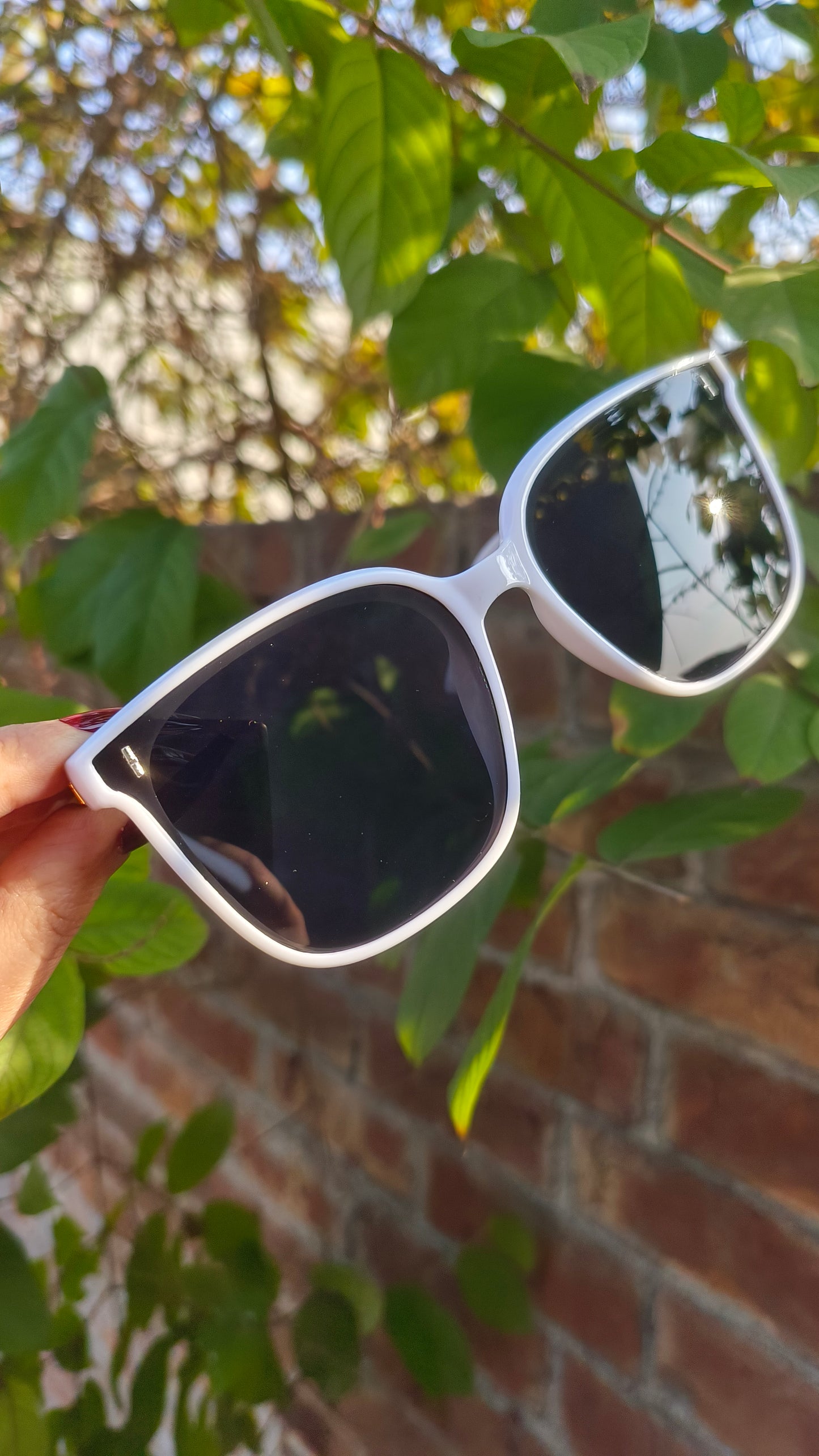 Chic Square Fashion Glasses with Chain Detail – Bold & Trendy