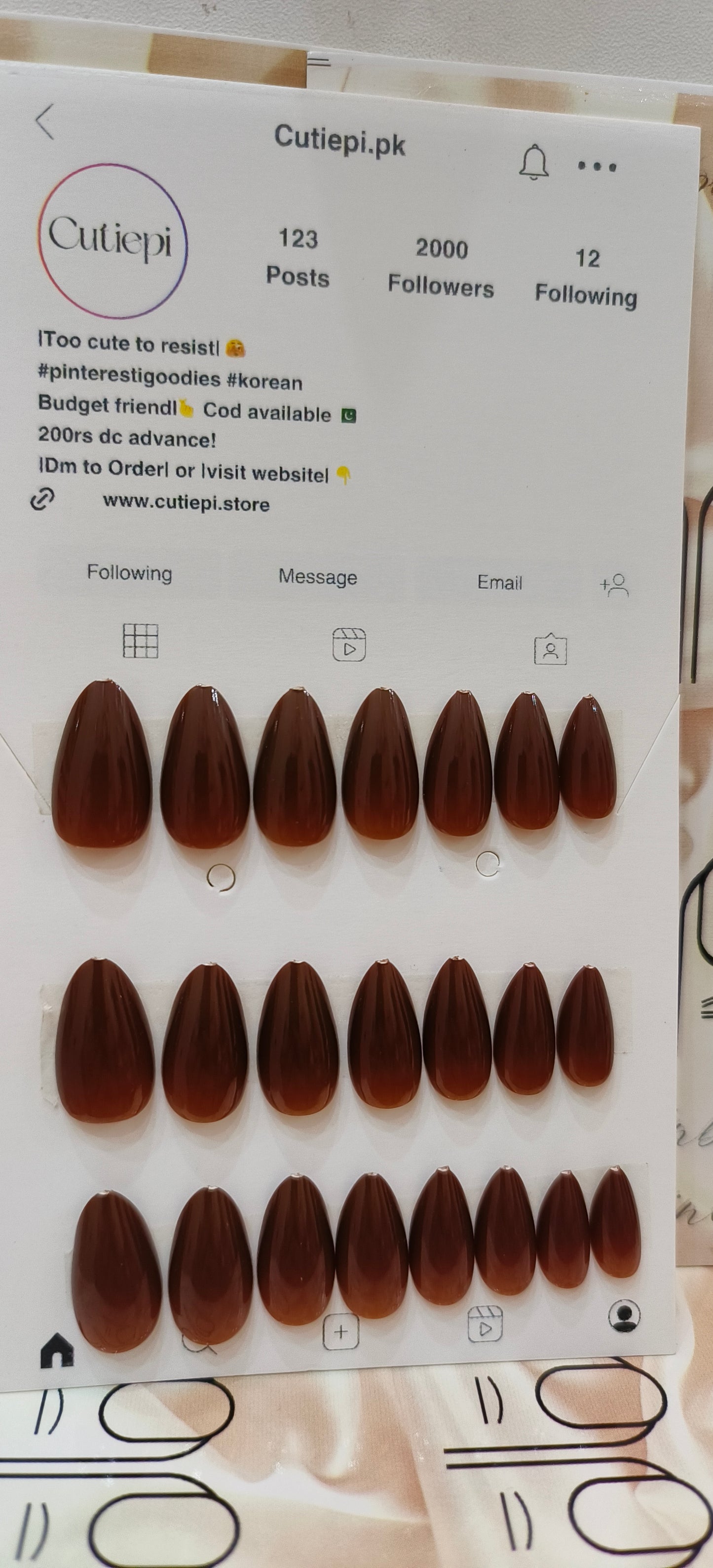Cocoa Crown – 30pcs Short Almond Nail Set with Application Kit