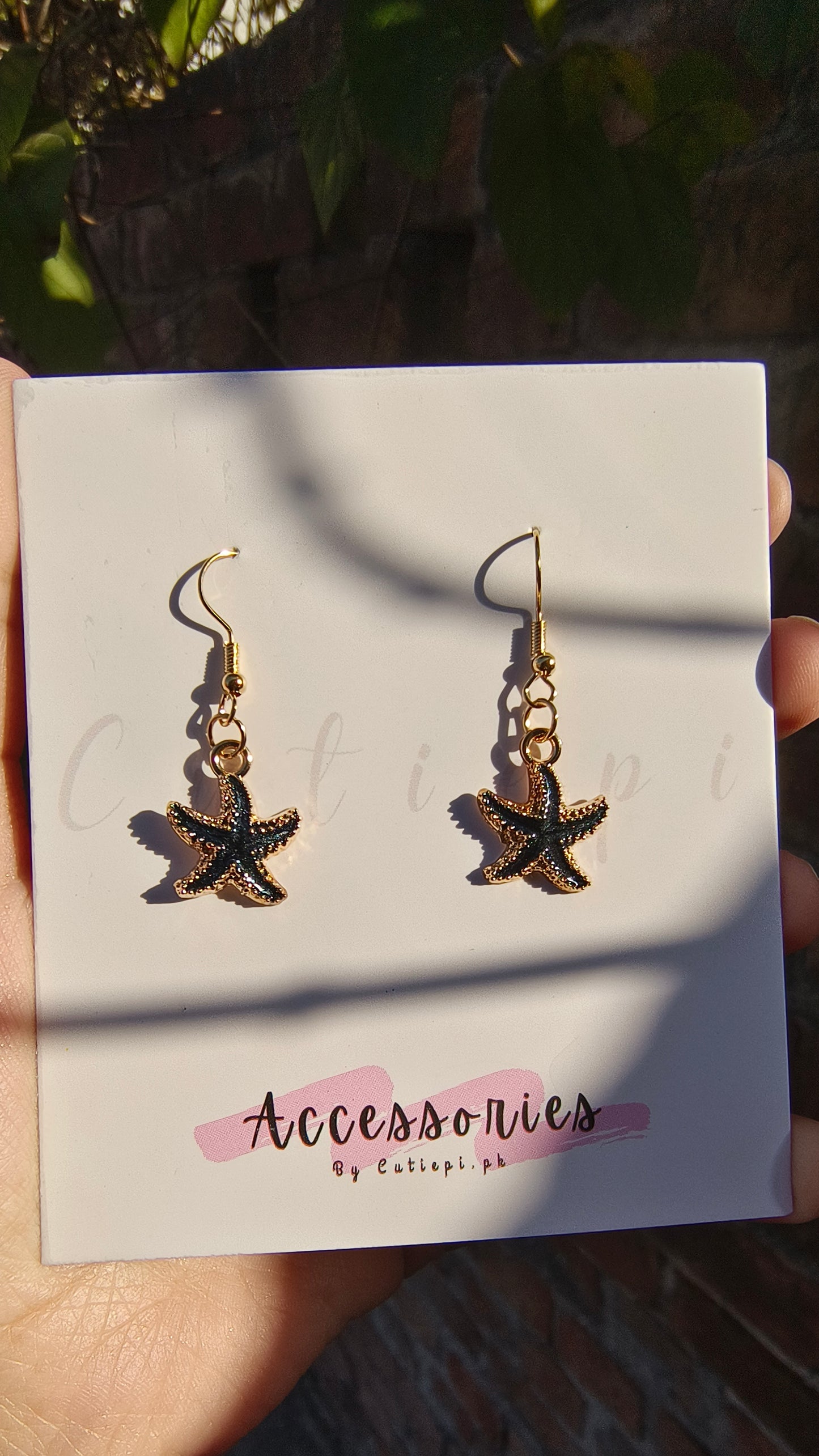 "Black Star Earrings with Golden Streak – Metallic Elegance"