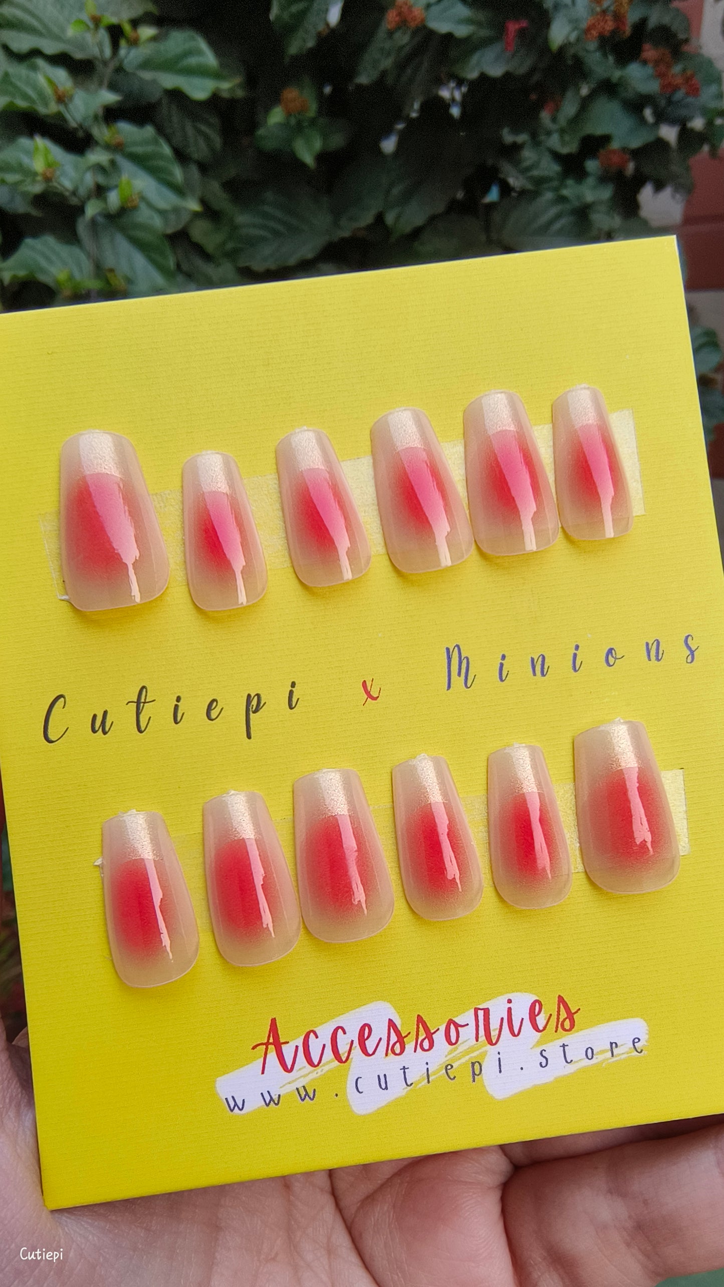 Regal Ember – Golden French Nails with Red Center (24pcs with Application Kit)