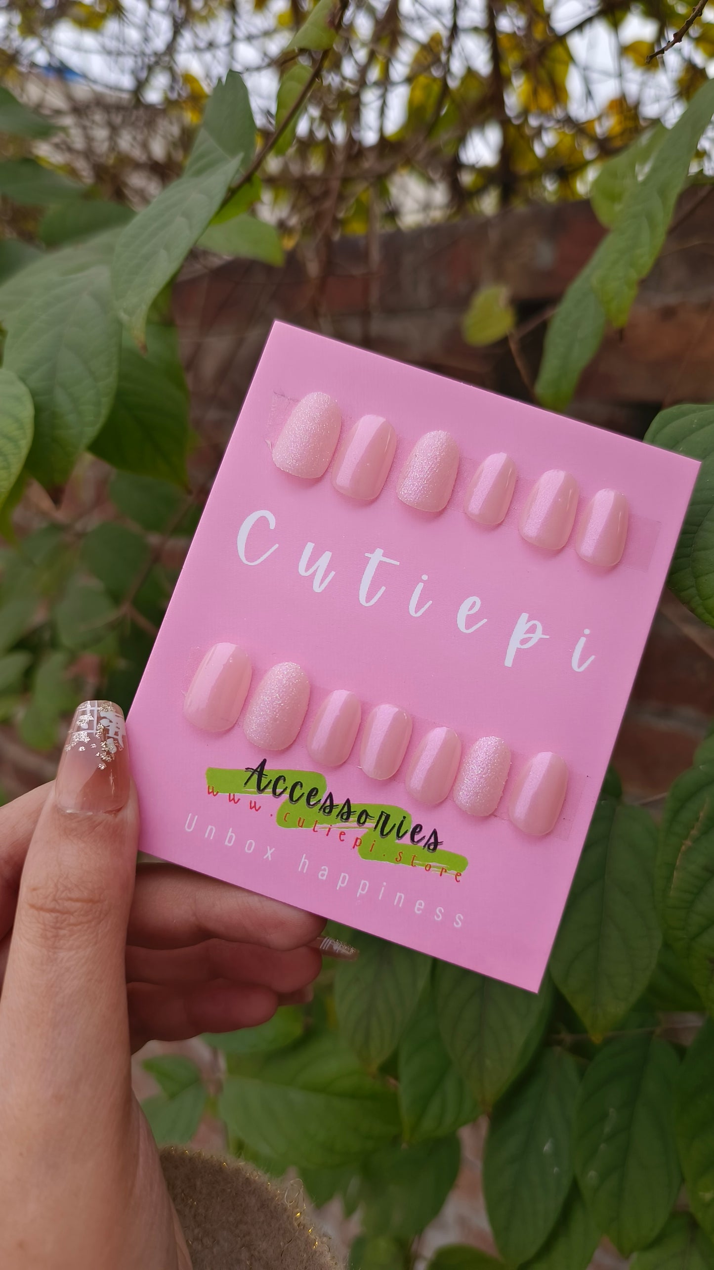 ✨ 24pcs Pink Holographic Glitter Press-On Nails – Short Oval & Glossy 💅