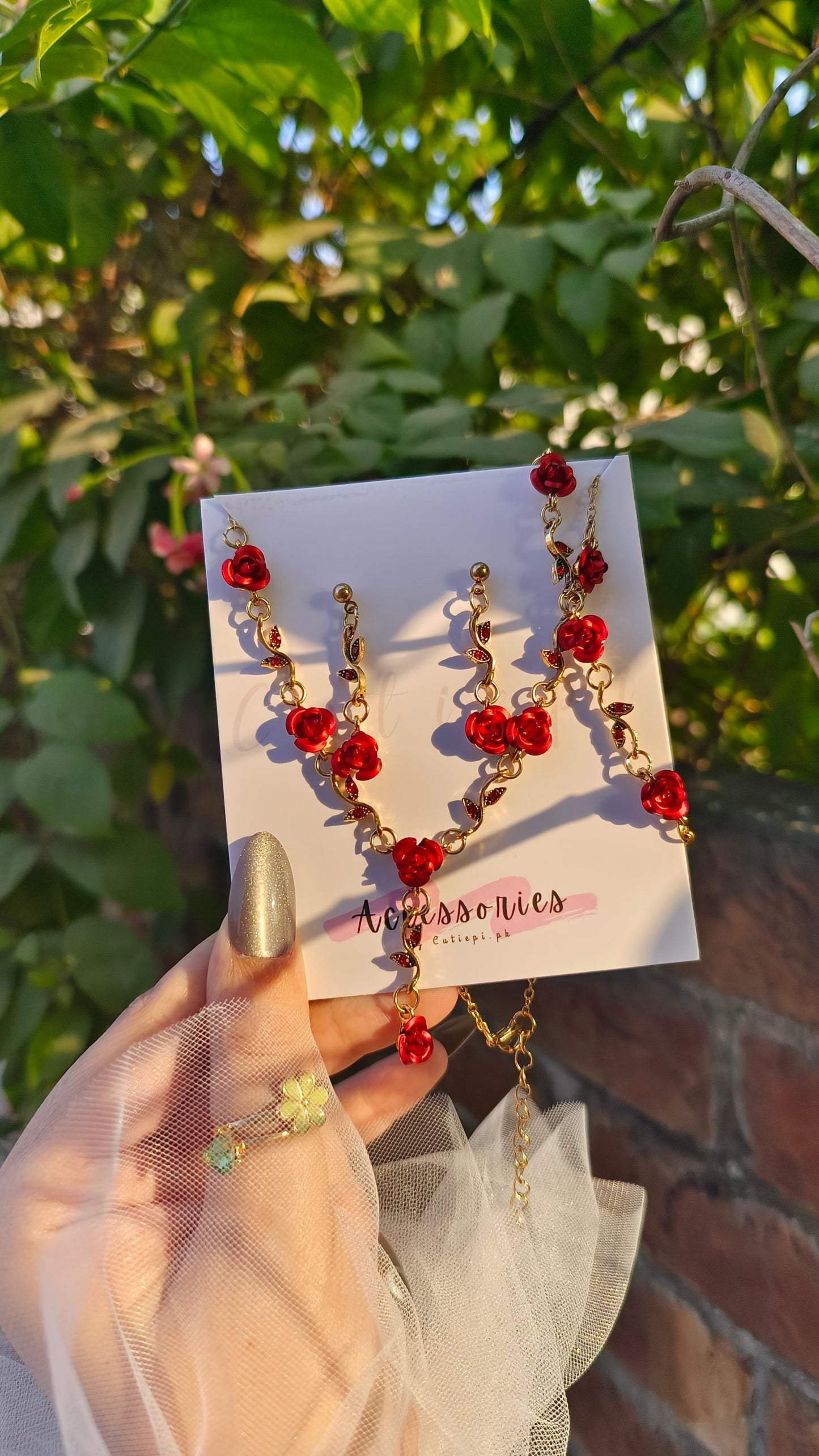 Exquisite Red Rose Jewelry Set – Necklace, Earrings & Bracelet"