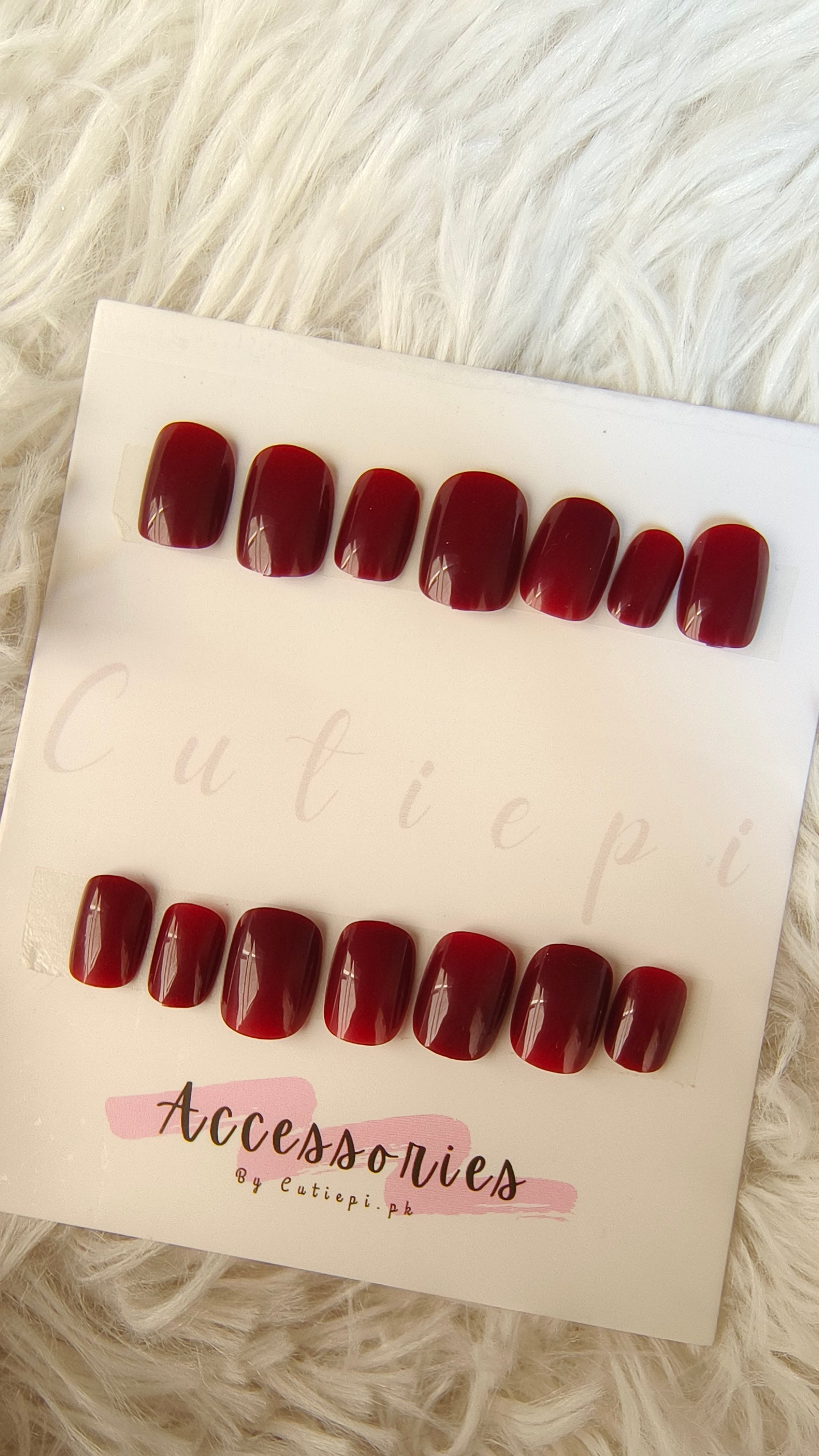 Trendy Mini Reddish Nail Set – Cute & Chic 24pcs with Application Kit"