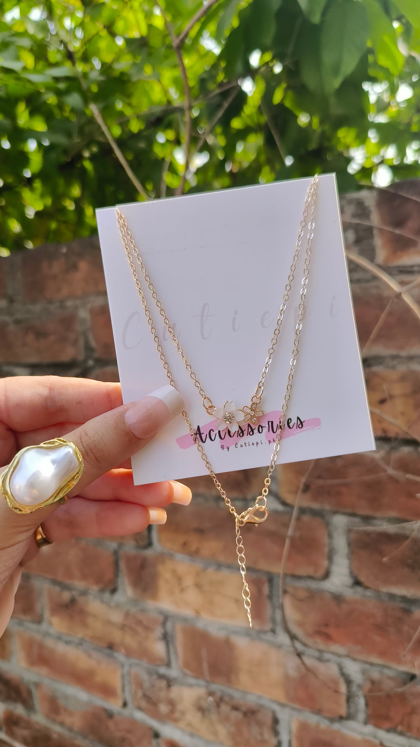 Luxury Cherry Blossom Pendant Necklace – Rhinestone Elegance"