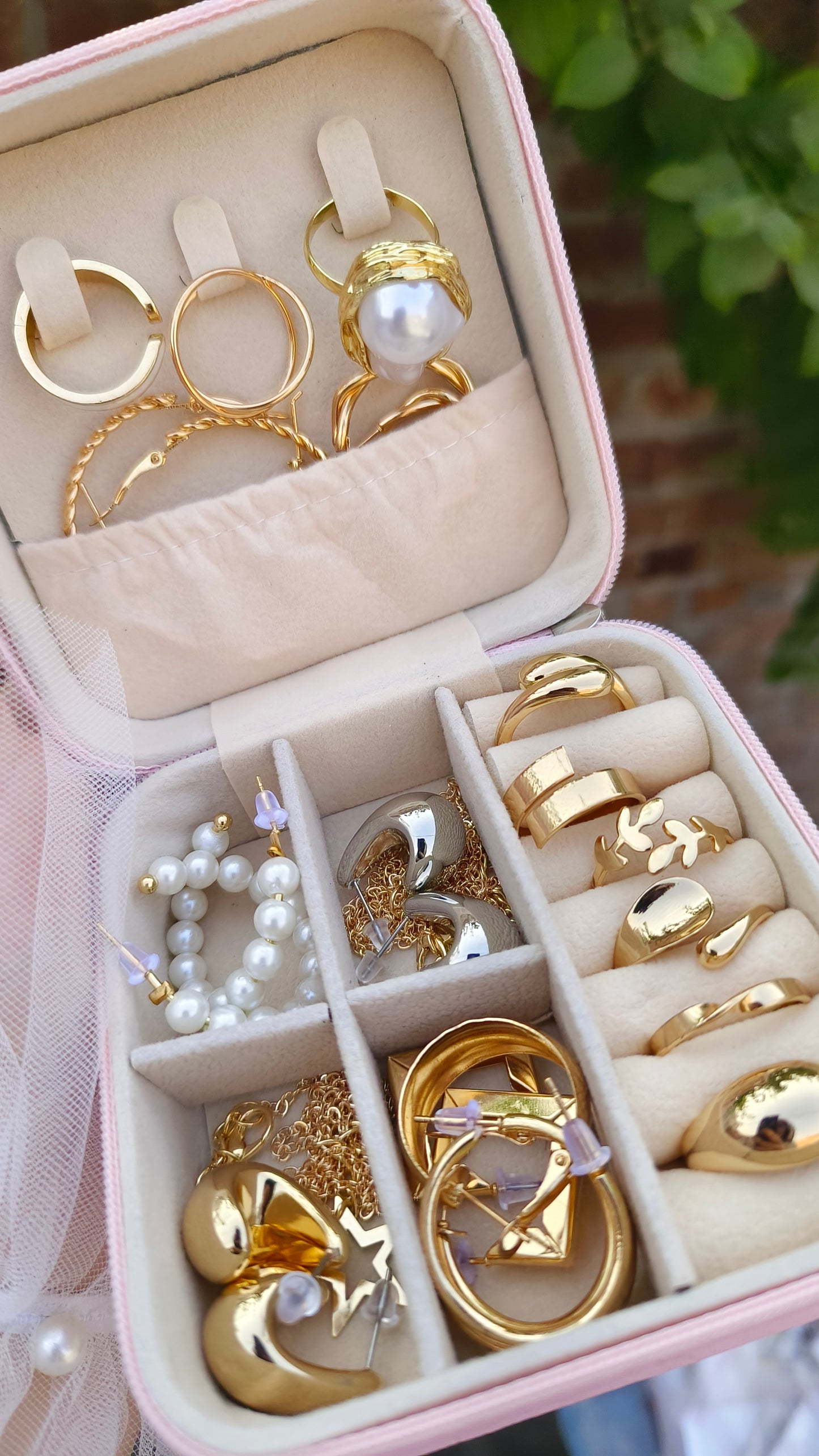Ay01 Gift Box Deal – 13-Piece Jewelry & Accessories Set (Designs Can vary)