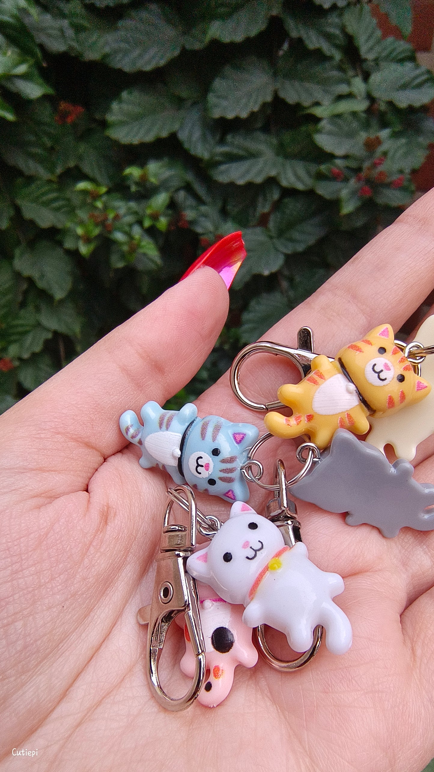 WhiskerWonders Twin Cat Keychain – Adorable Feline Charm!
