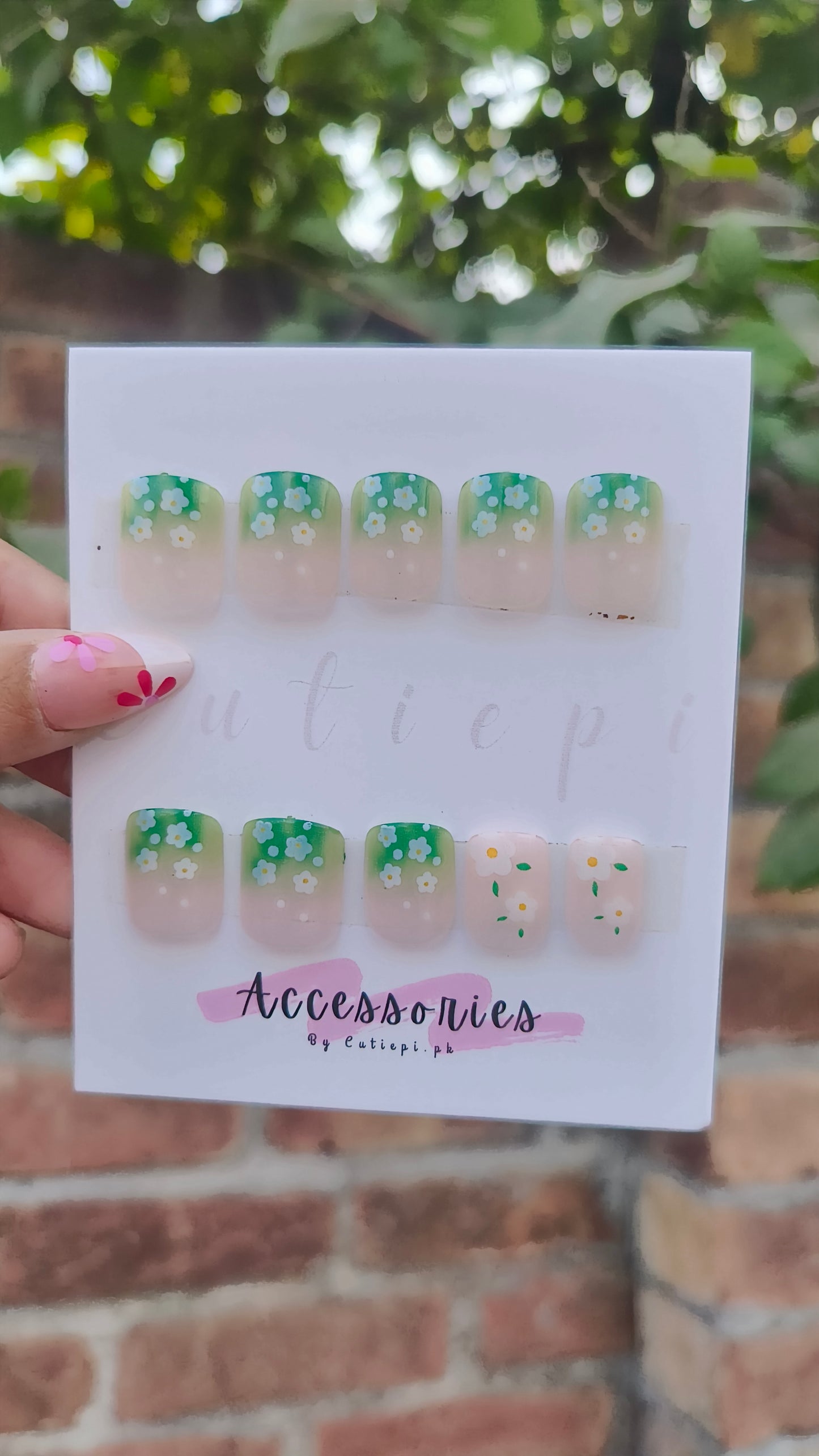 🌸 24 Pcs Green Floral Press-On Nails – Glossy Almond Shape for Easter 💅✨