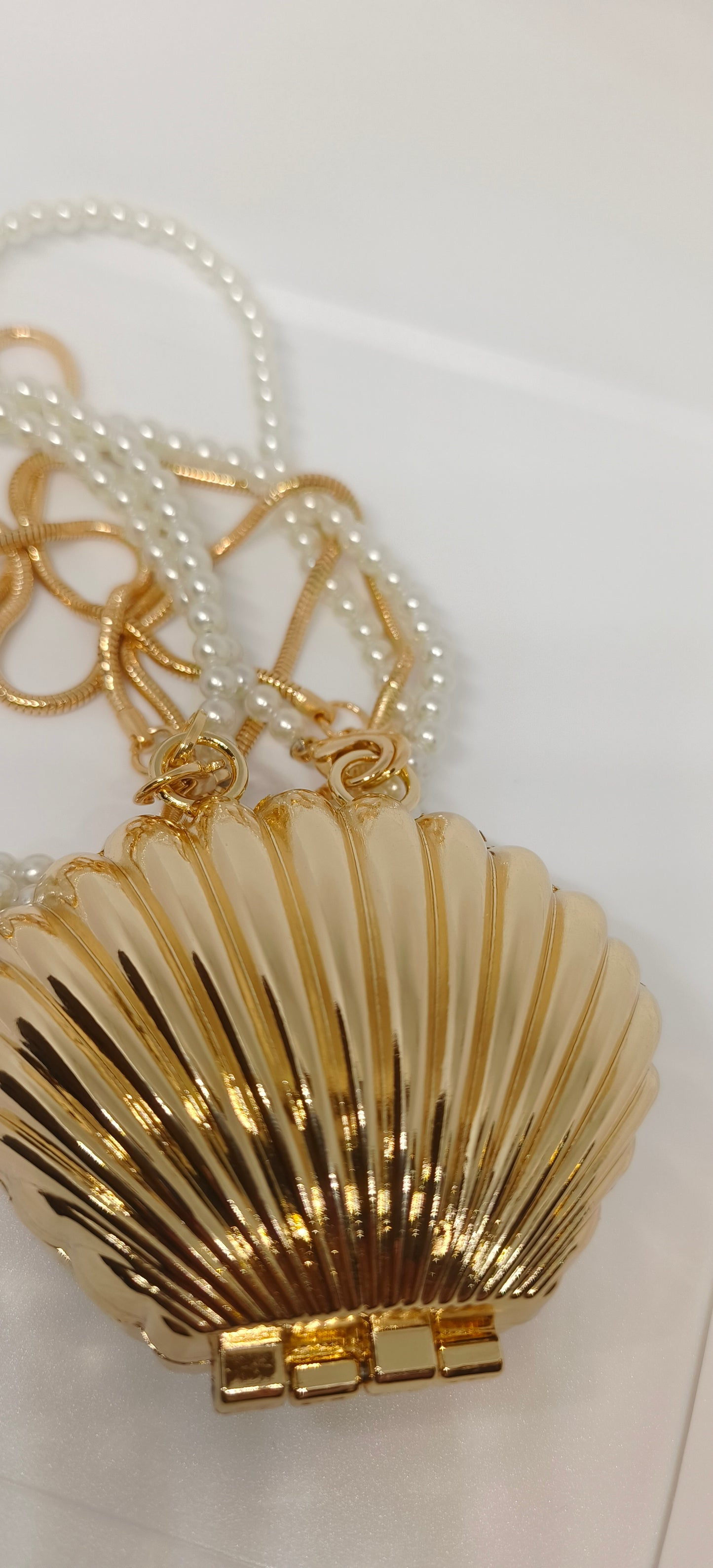 Viral Shell bag Metallic Elegance