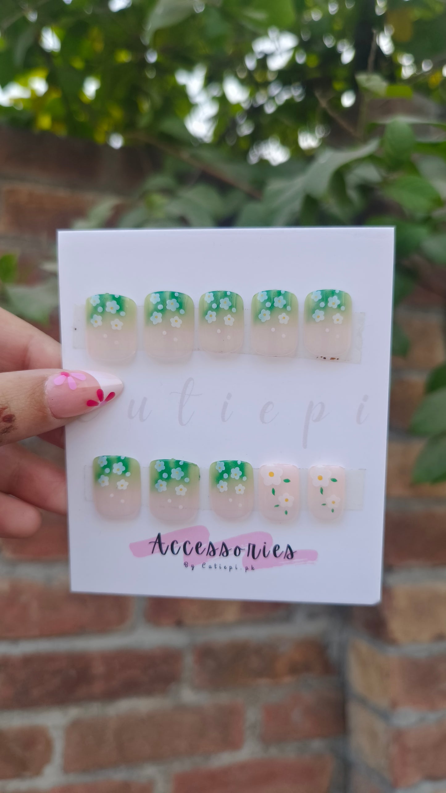 🌸 24 Pcs Green Floral Press-On Nails – Glossy Almond Shape for Easter 💅✨
