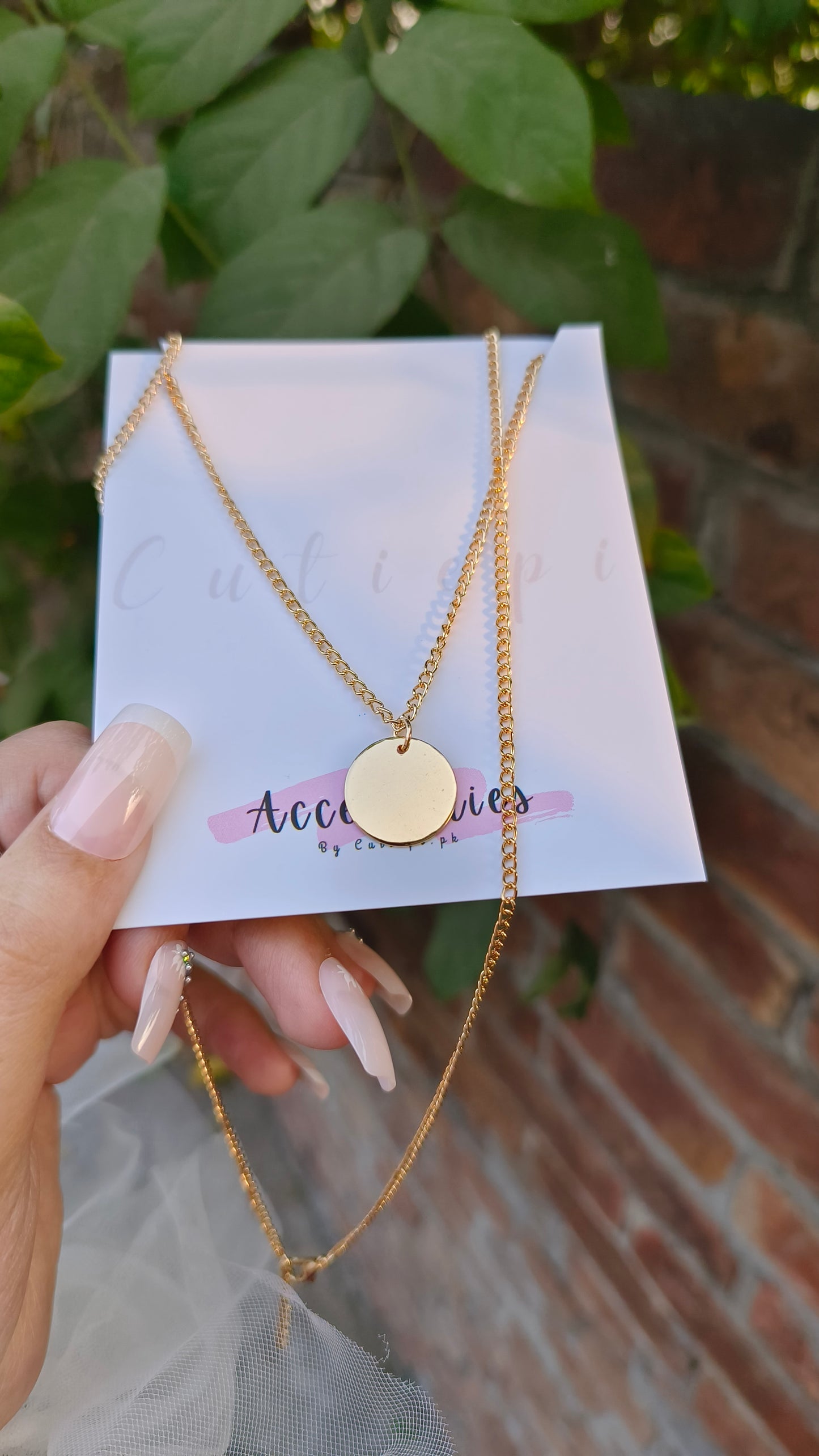 "Gold-Plated Coin Pendant Necklace – Timeless Elegance for Every Occasion"