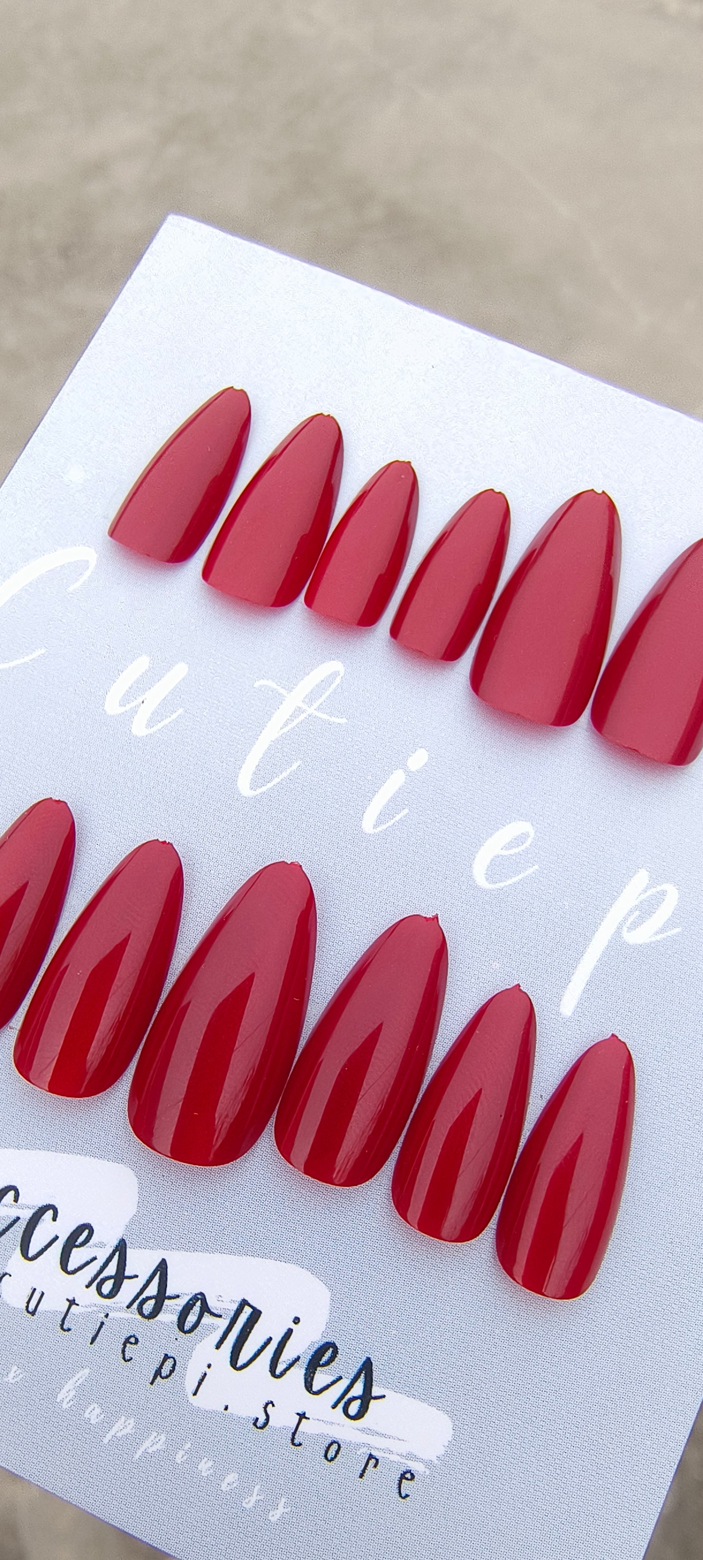 Scarlet Glaze – 24pcs Red Cat Eye Nails with Application Kit