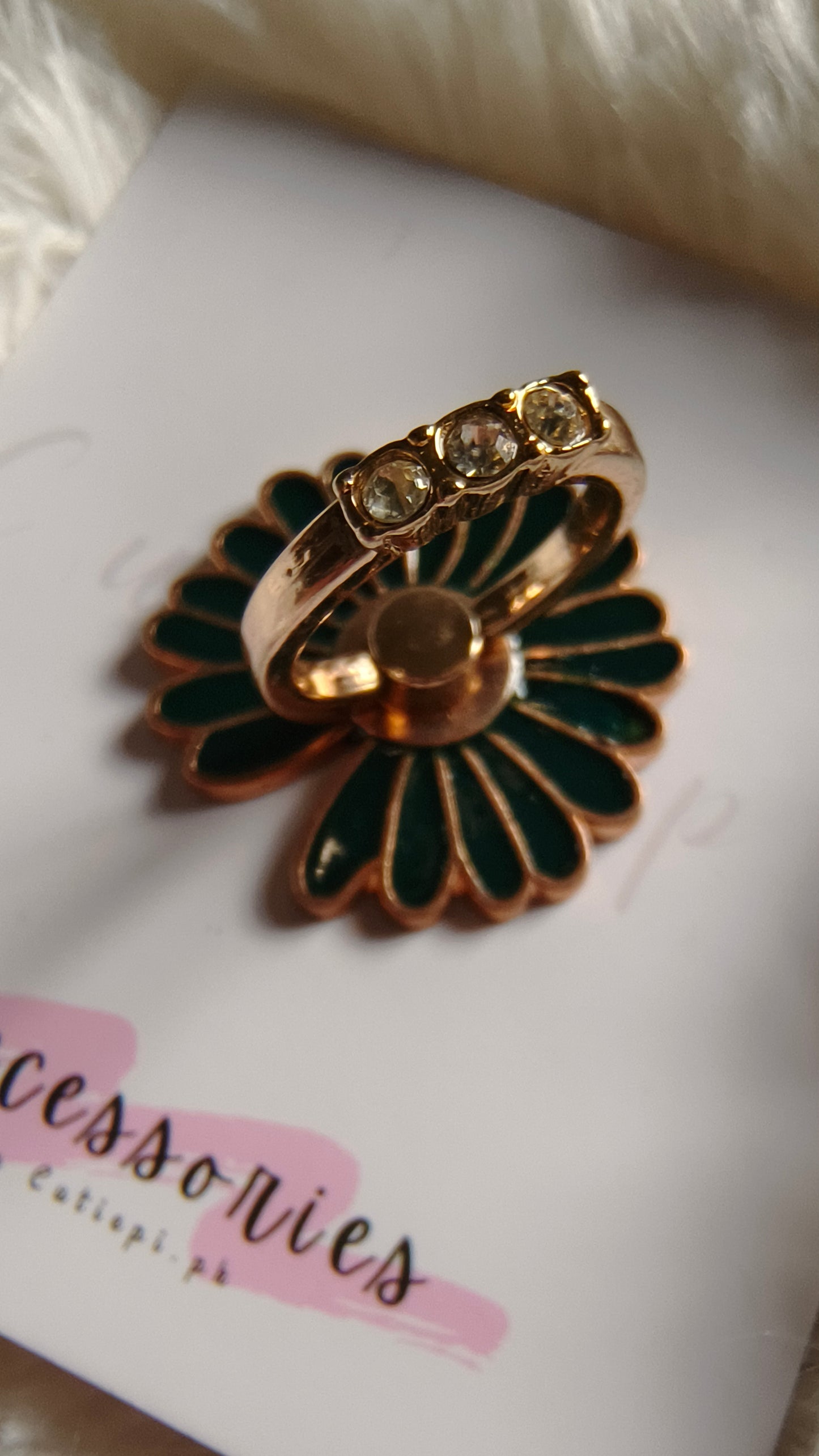 Daisy Diamond Phone Ring Holder – Stylish 360° Rotating Stand