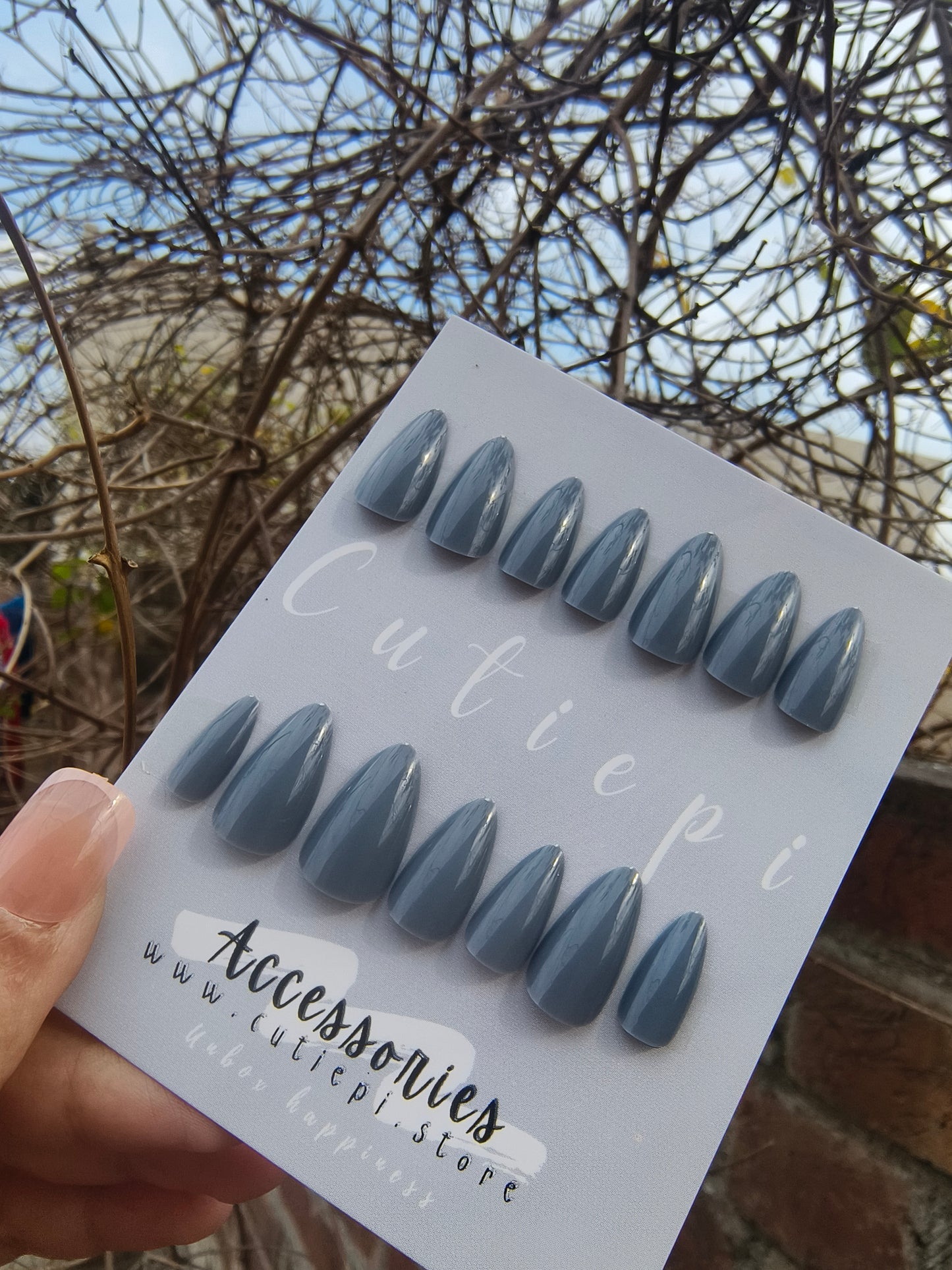 Smoky Blue glossy Nails – 24pcs with Kit 💙✨