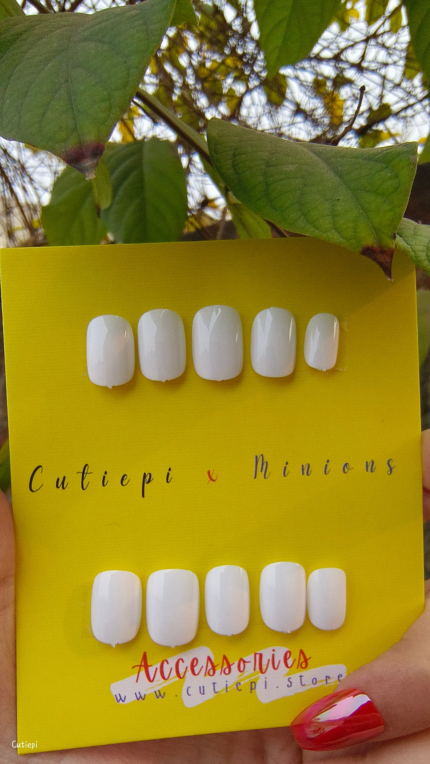 Pure Elegance: Glossy Short Square White Nails – 24pcs with Application Kit