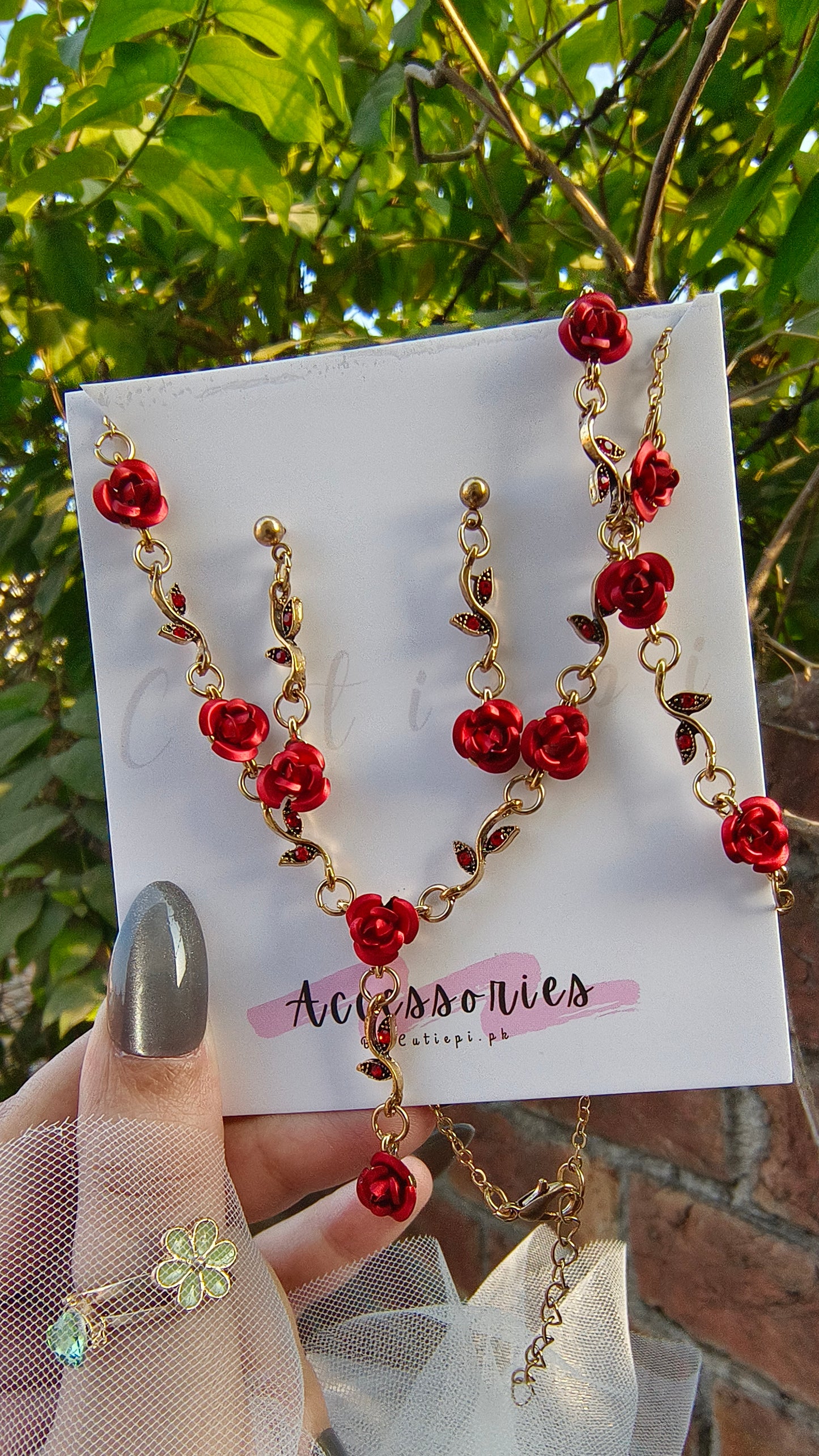Exquisite Red Rose Jewelry Set – Necklace, Earrings & Bracelet"
