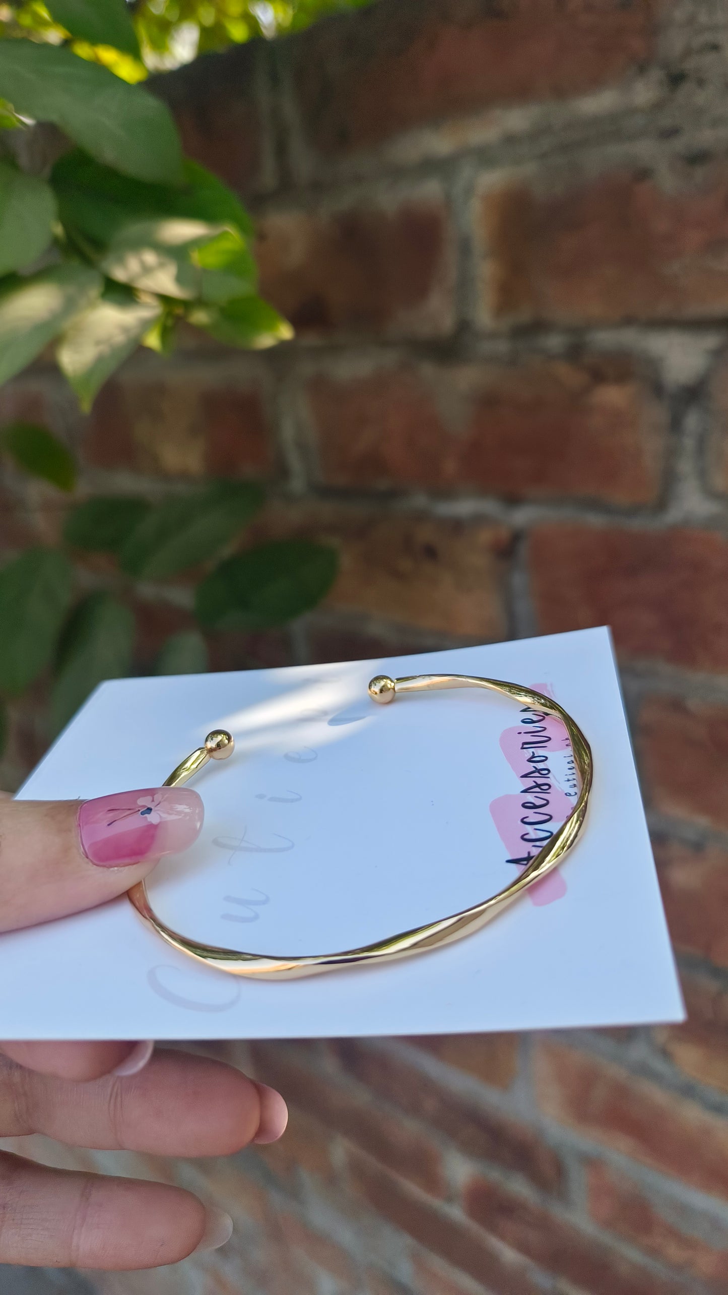 Gold-Plated Spiral Bracelet – Elegant & Trendy Design
