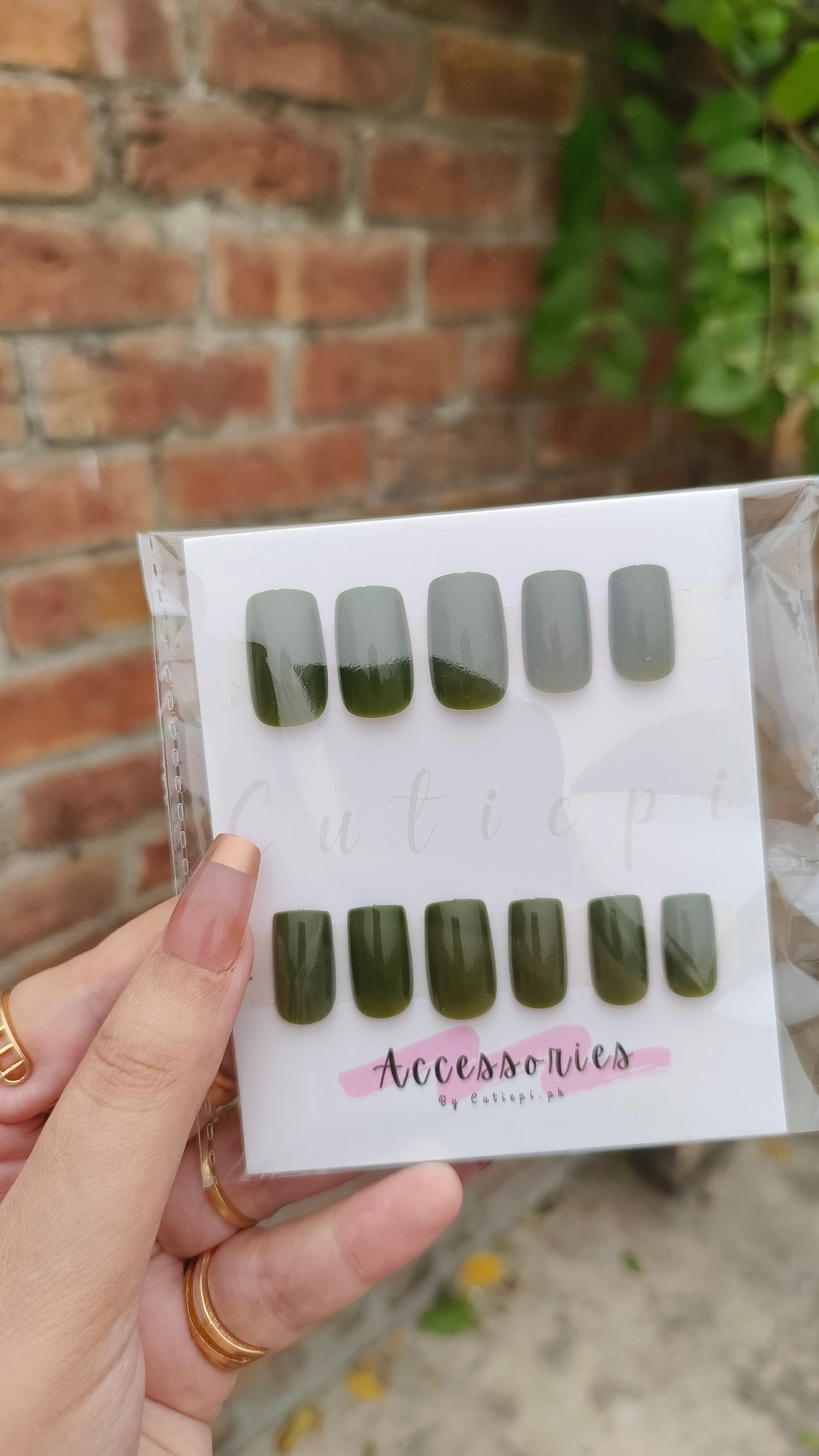 "Emerald Dream: 24pcs Dark Green Ballerina Press-On Nails"