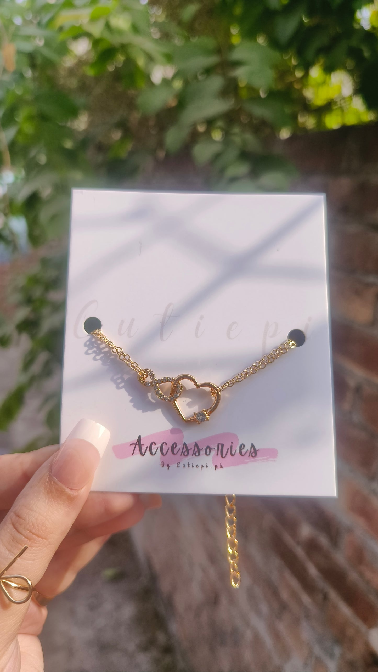 Elegant Heart Charm Bracelet - Minimalist Gold Plated Jewelry