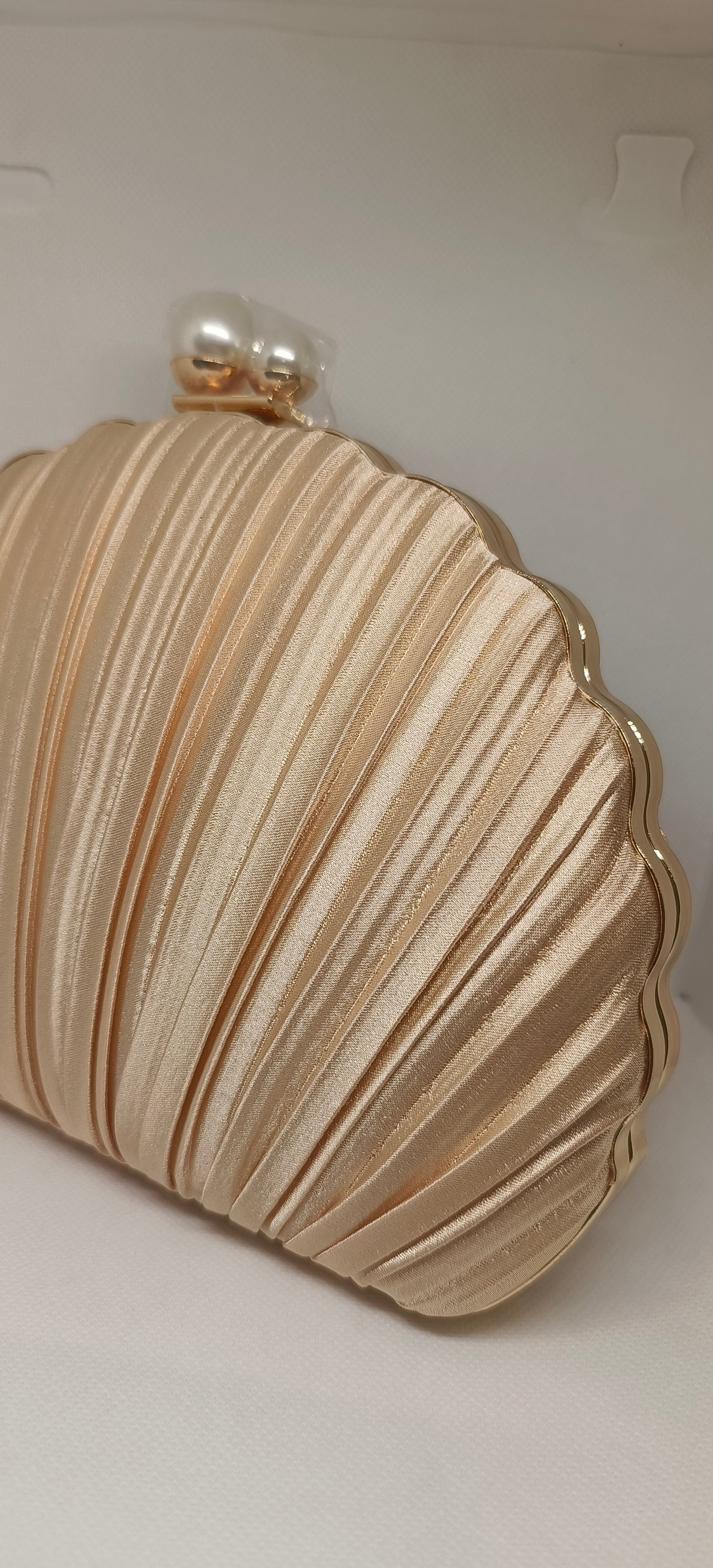 Dreamy Shell Bridal Clutch