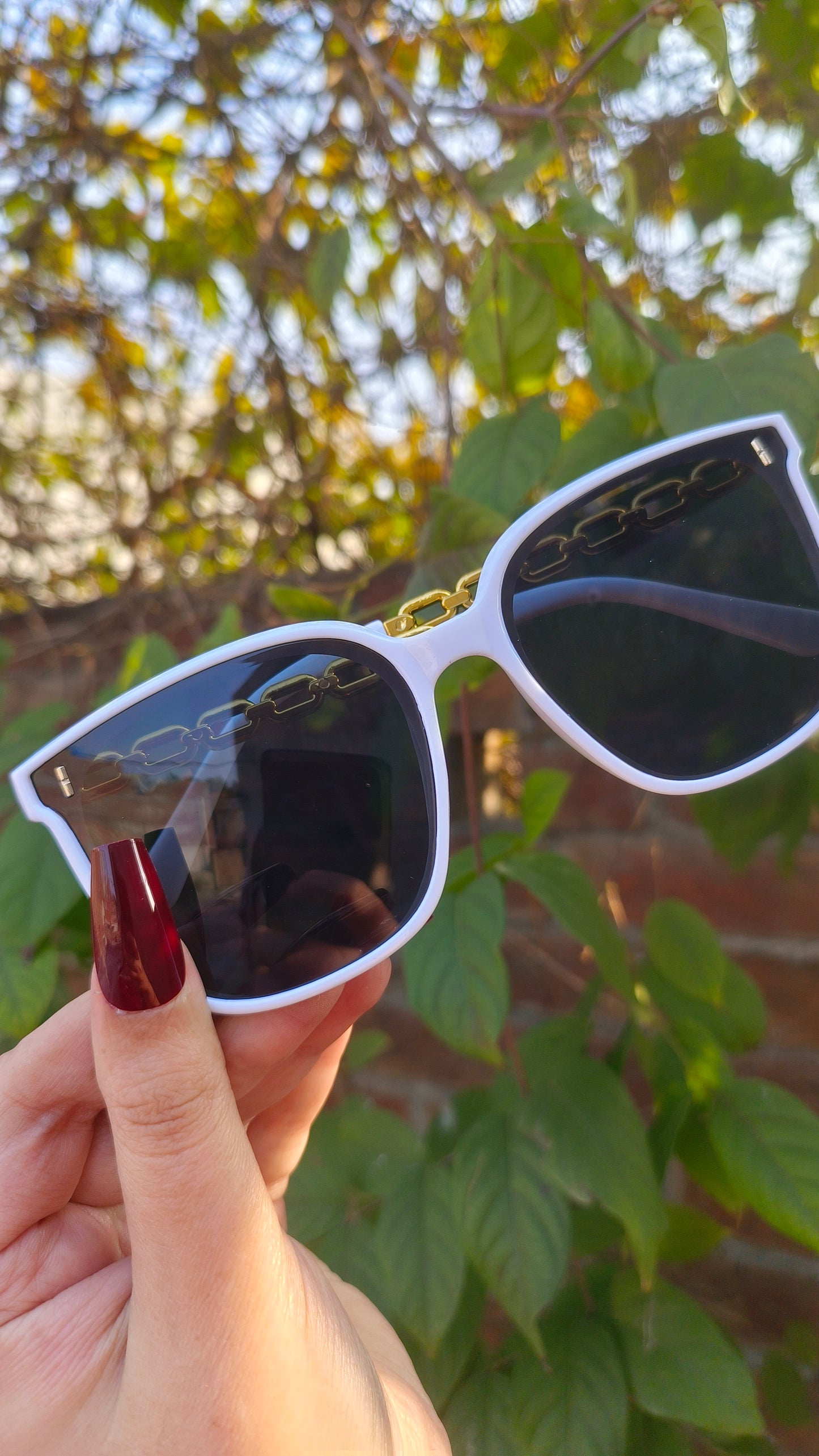 Chic Square Fashion Glasses with Chain Detail – Bold & Trendy