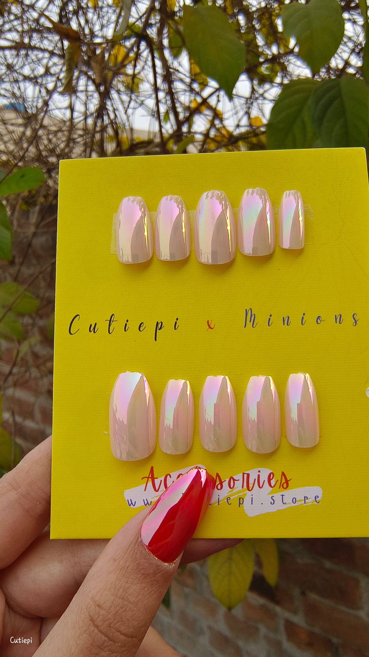 Blush Frost – Glossy Pinkish White Nails 24pcs with application kit