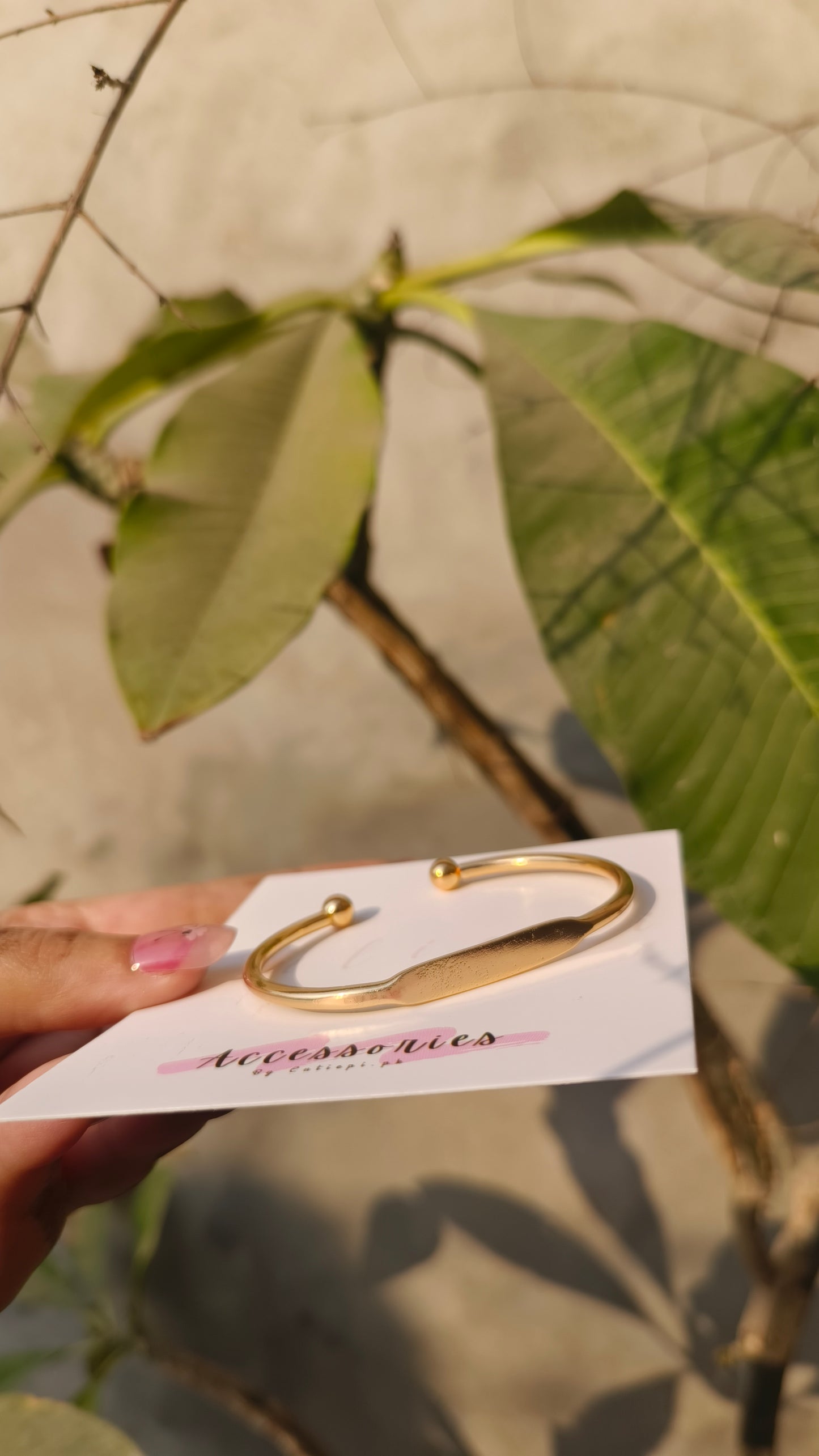 ✨ Trendy Gold-Plated Bracelet – Rounded Edges & Flat Center Design, Adjustable