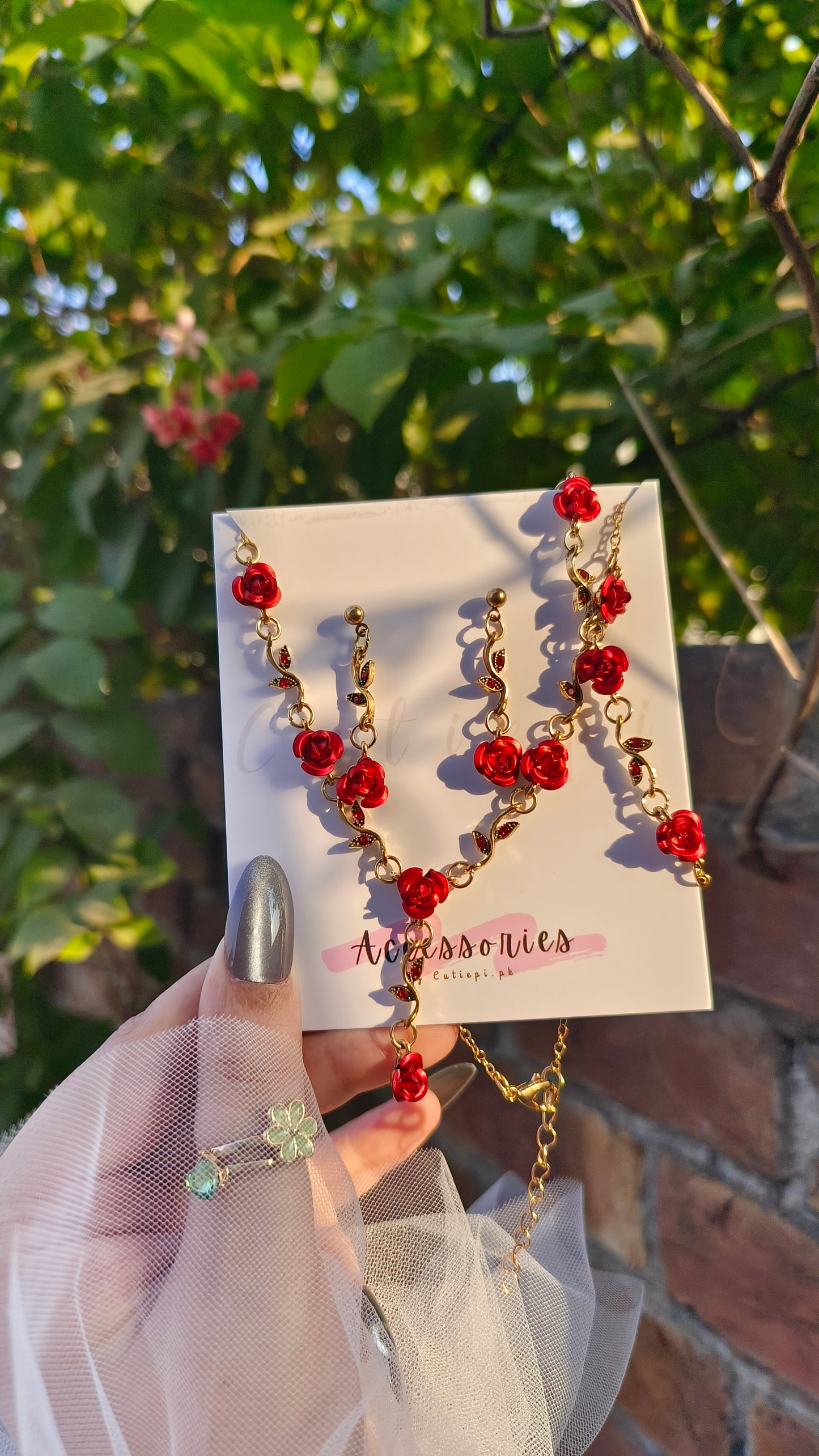 Exquisite Red Rose Jewelry Set – Necklace, Earrings & Bracelet"