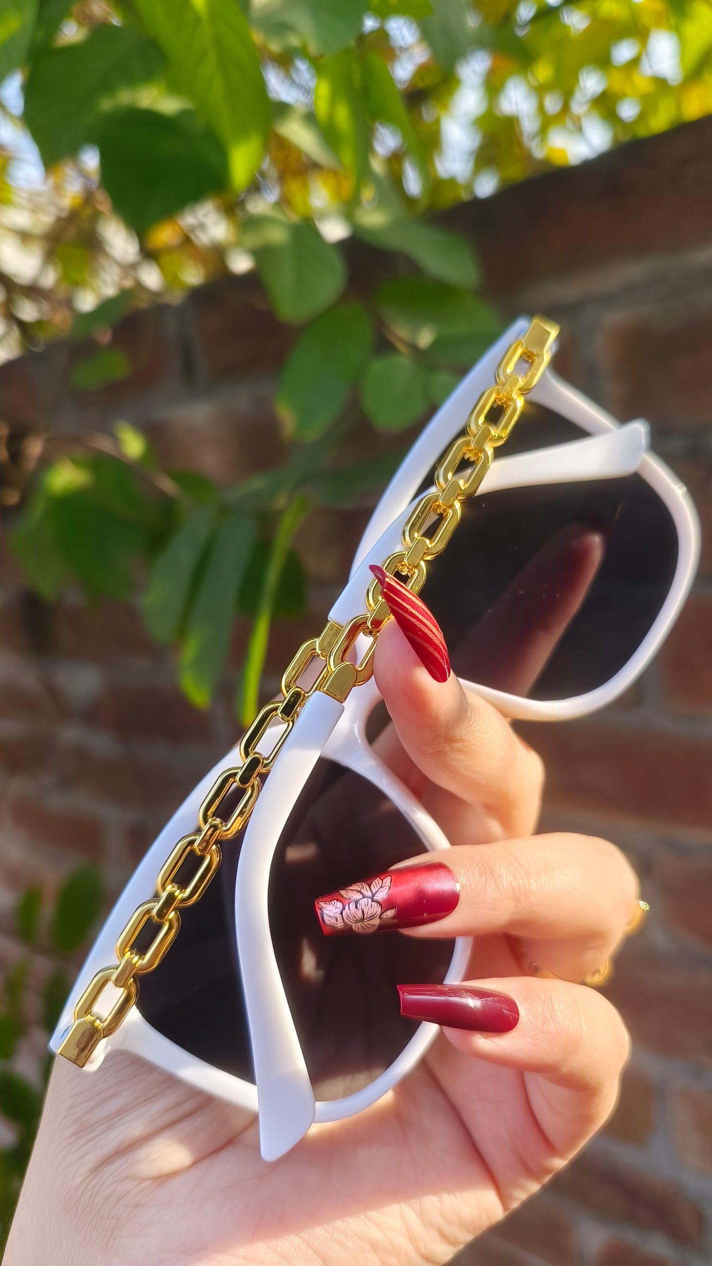 Chic Square Fashion Glasses with Chain Detail – Bold & Trendy