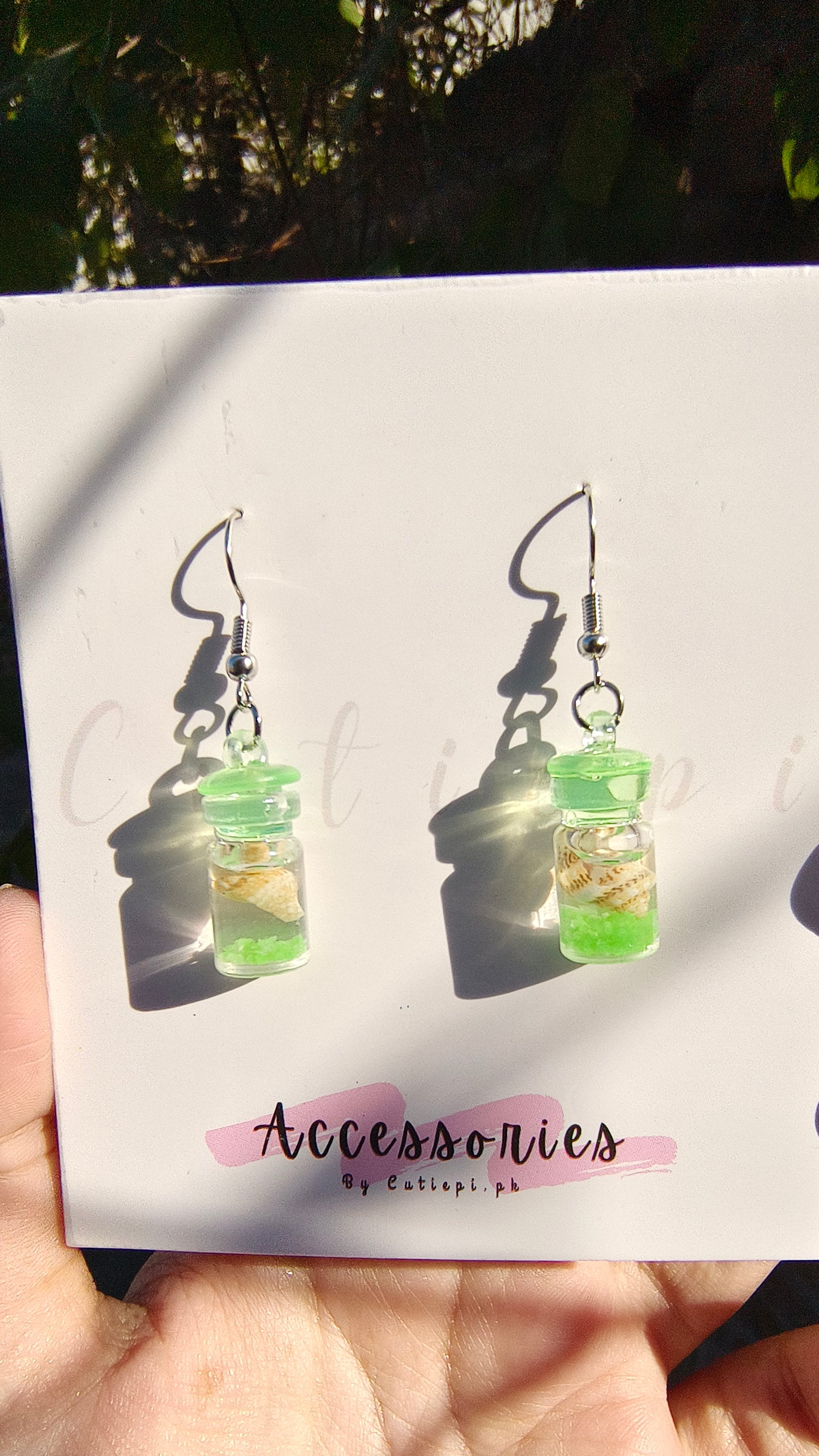 Mocktail with seashell earings