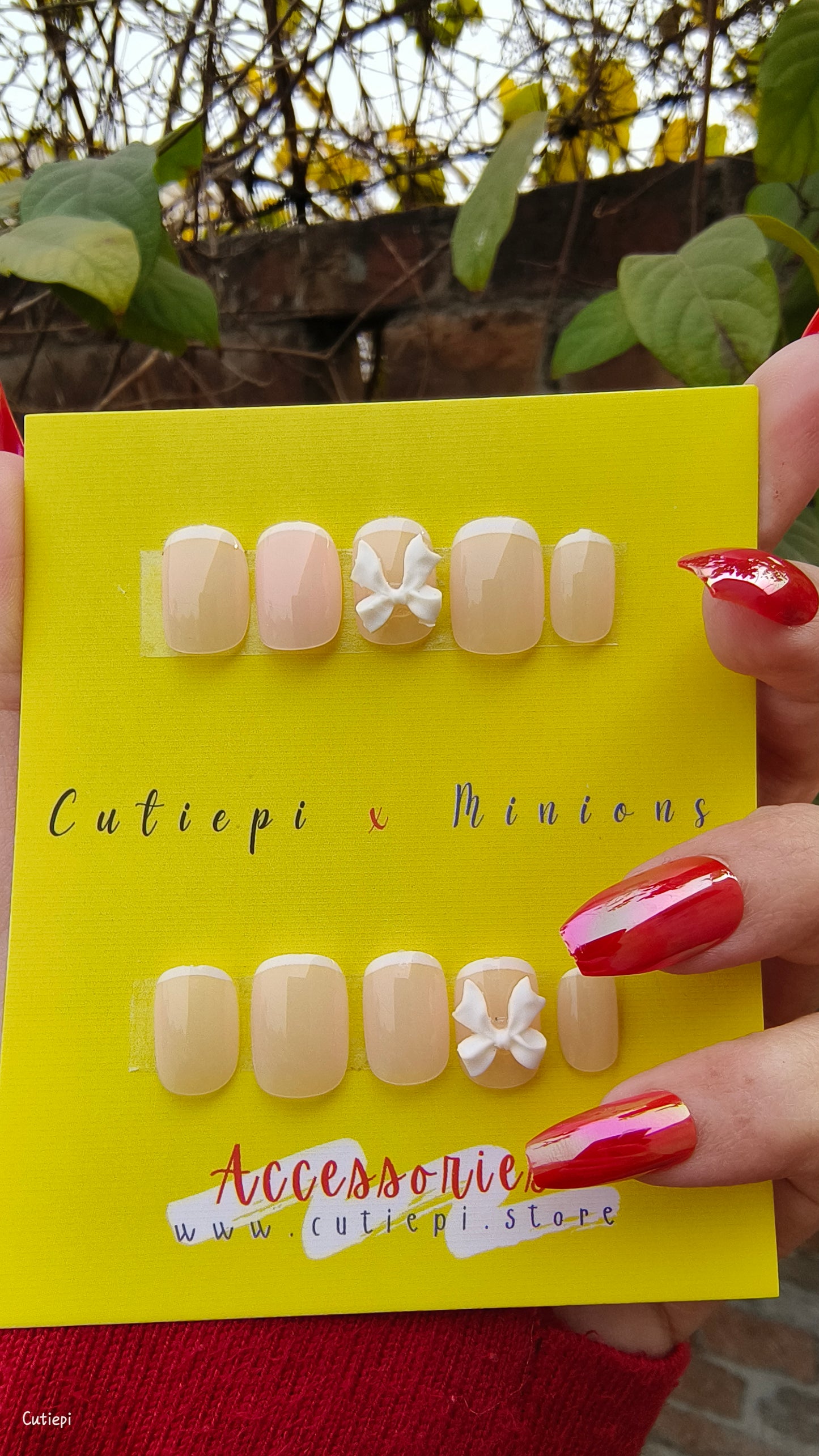 Petite Elegance: Small Square White Bow Nails – 24pcs with Application Kit