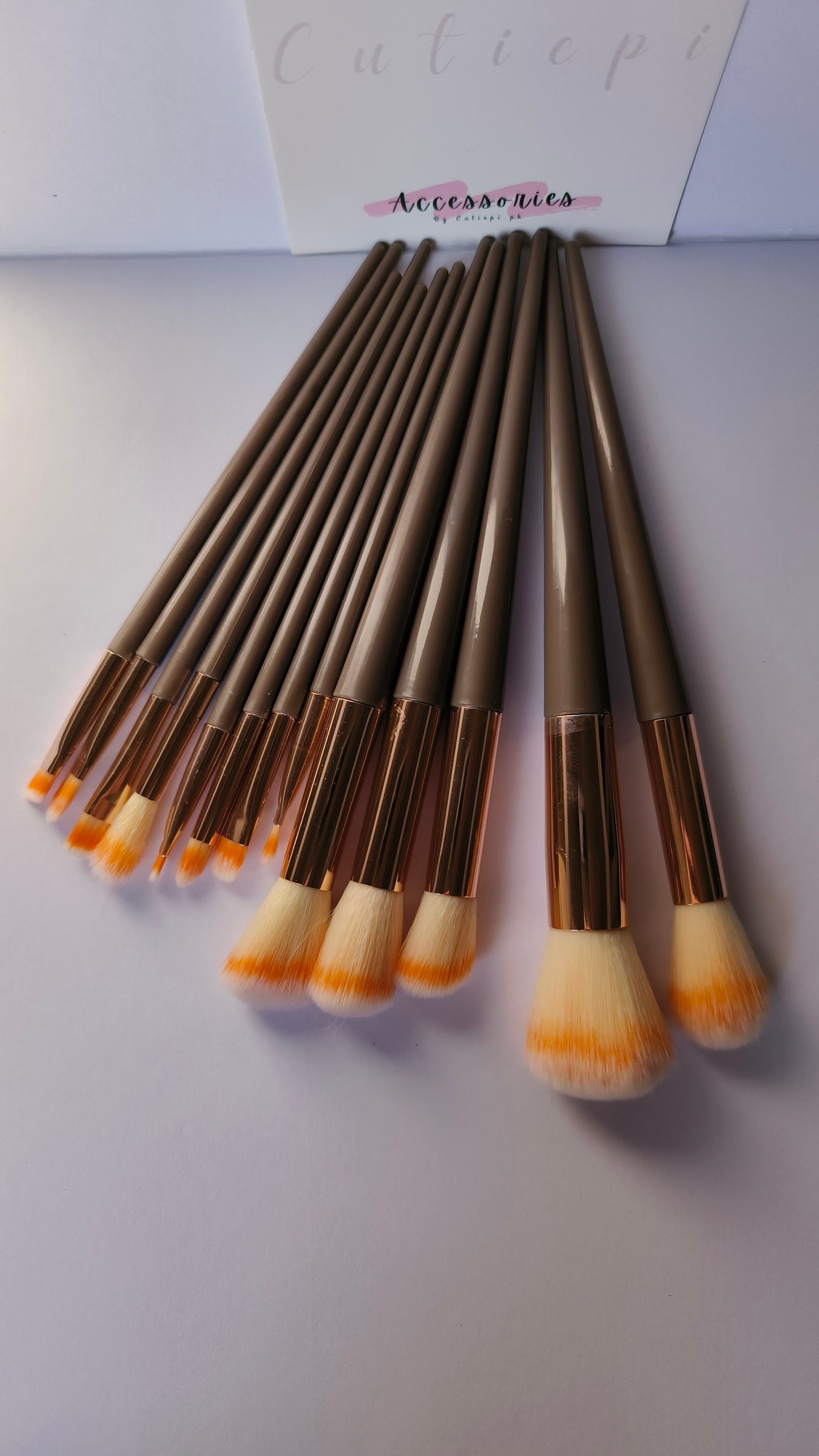 "13-Piece Complete Makeup Brush Set: Soft Bristles for Flawless Application"