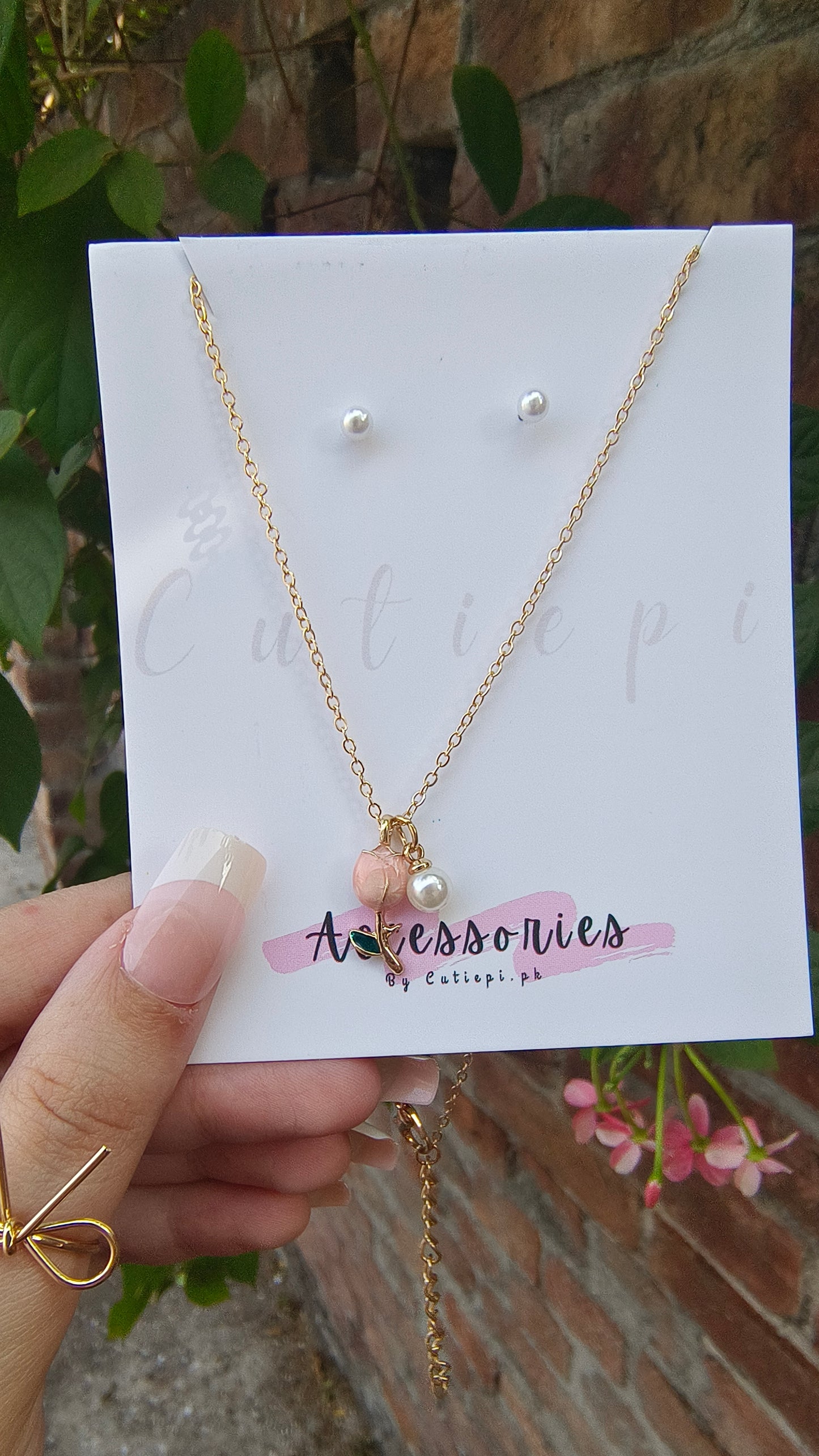 Rose Pearl Pendant - Gold Plated