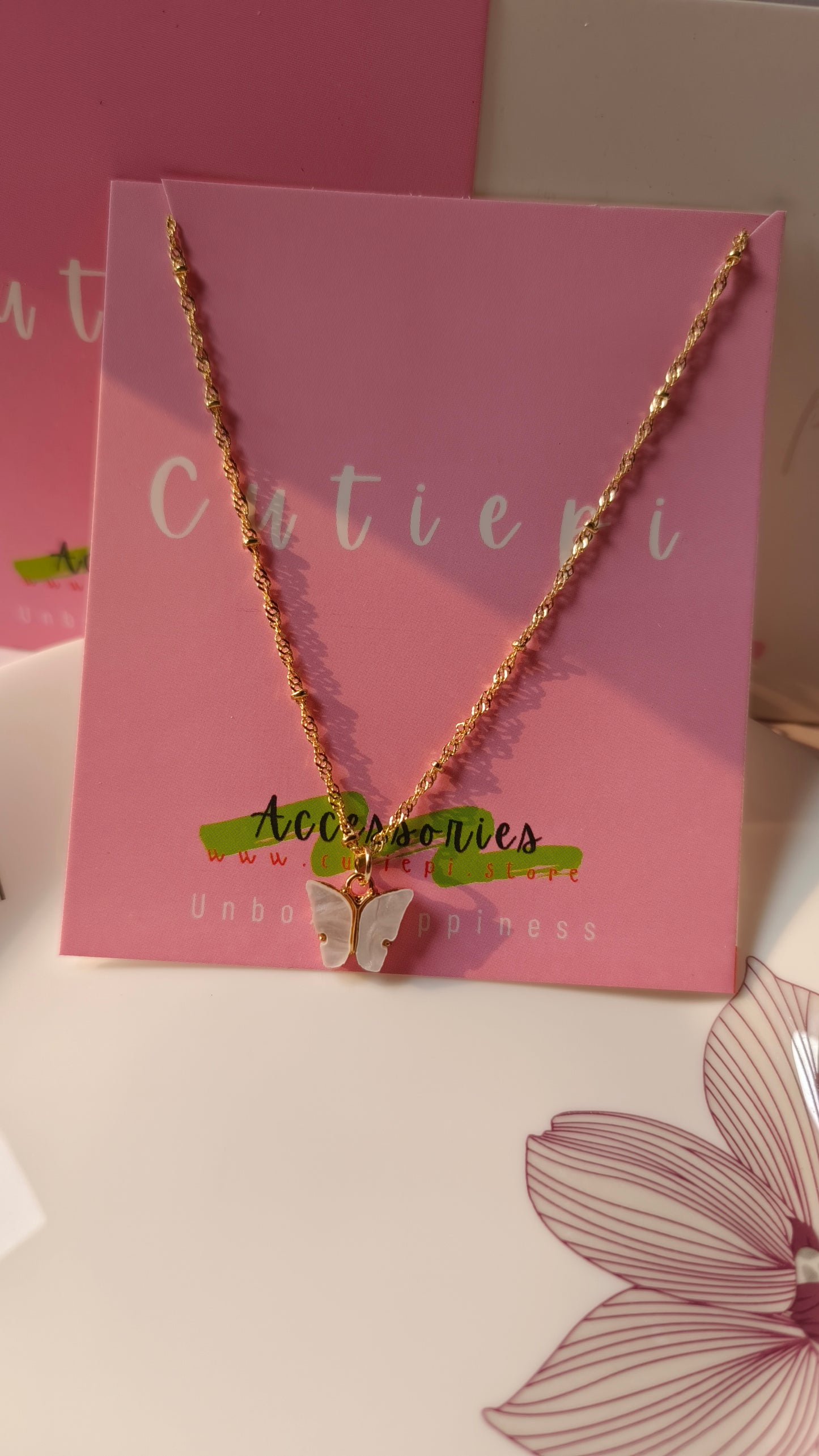 Clearance Deal - 5 random pendents (advance payment only)