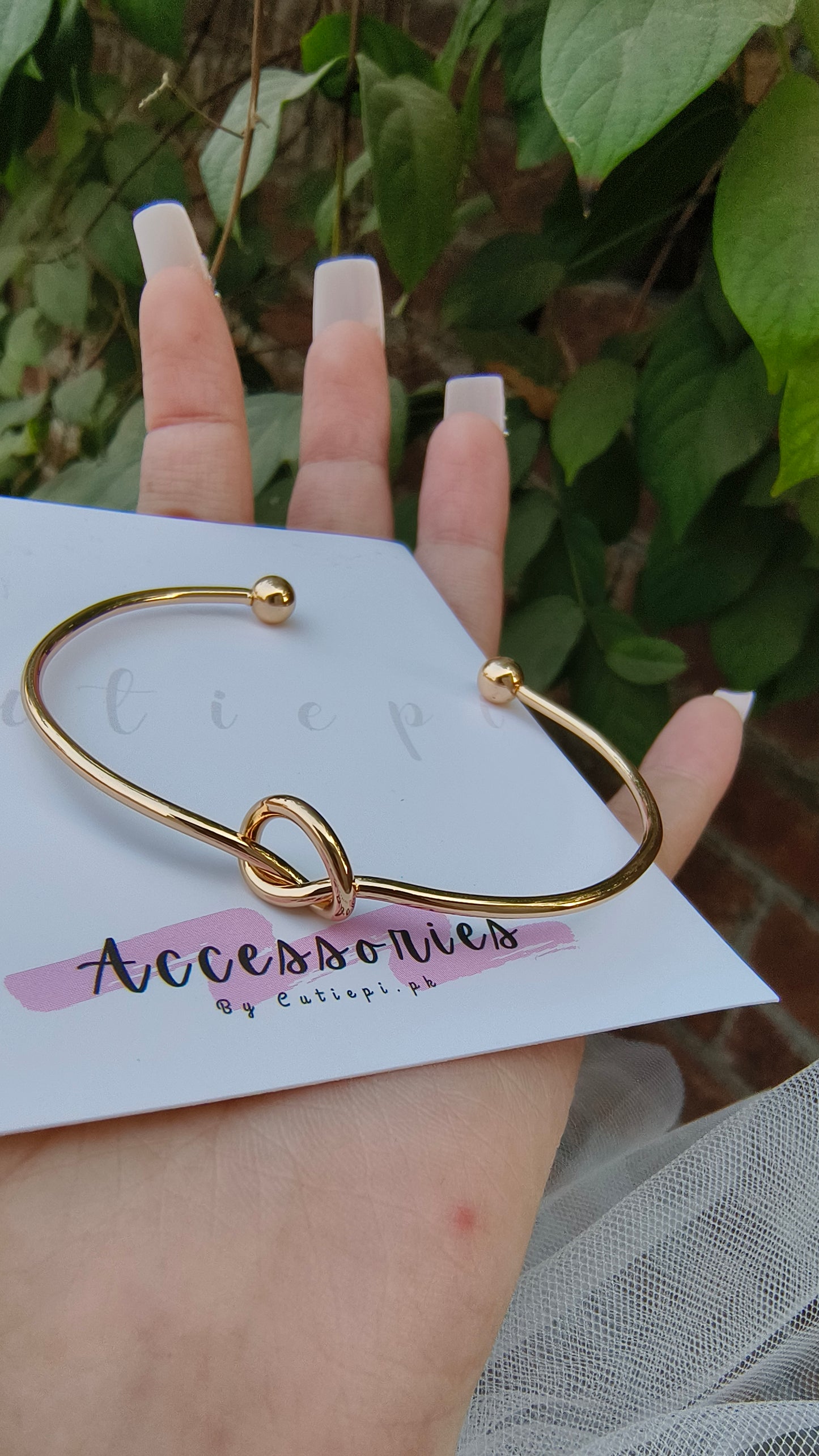 Vintage Open Knot Cuff Bracelet – Timeless Minimalist Jewelry"