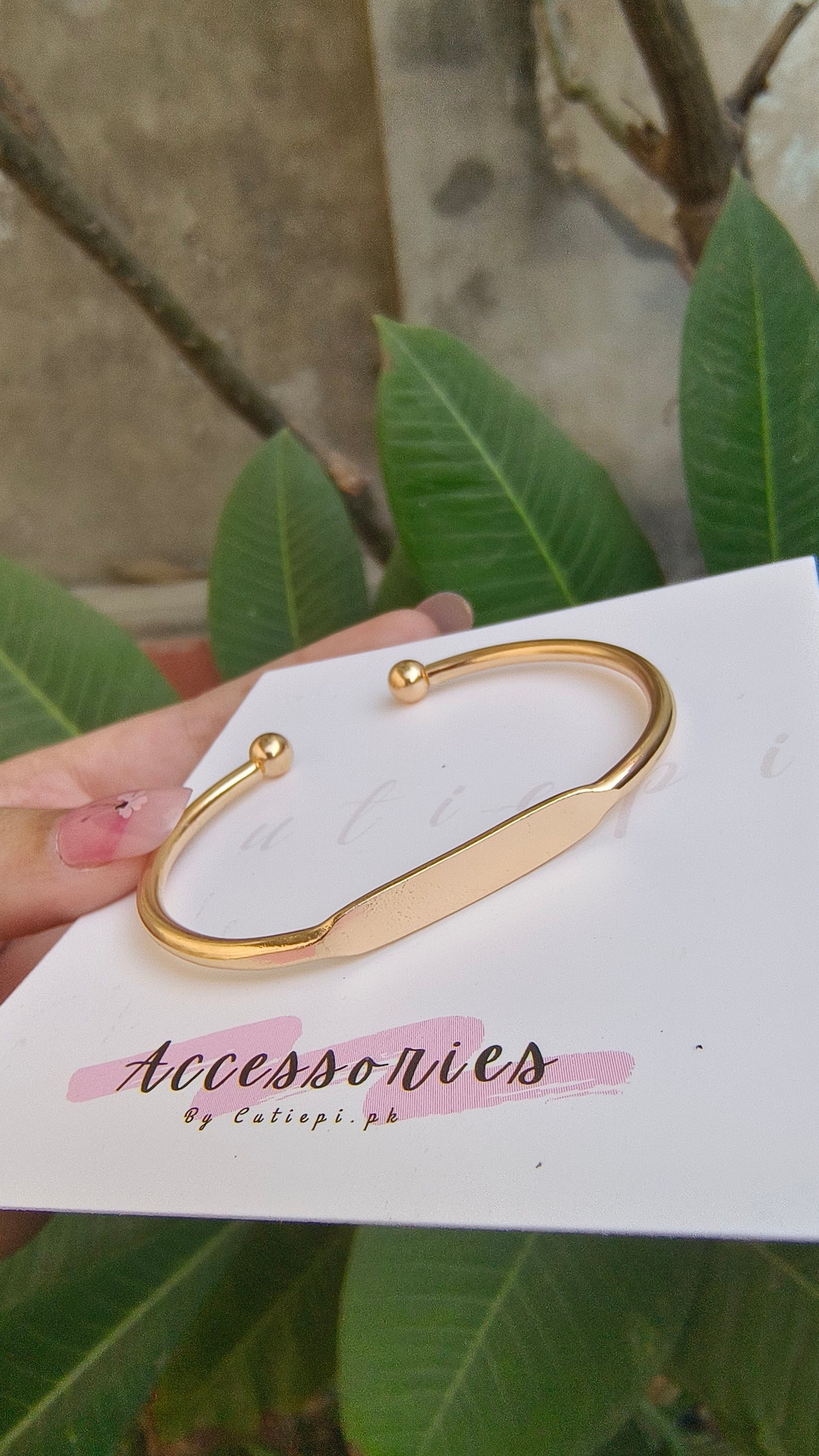 ✨ Trendy Gold-Plated Bracelet – Rounded Edges & Flat Center Design, Adjustable