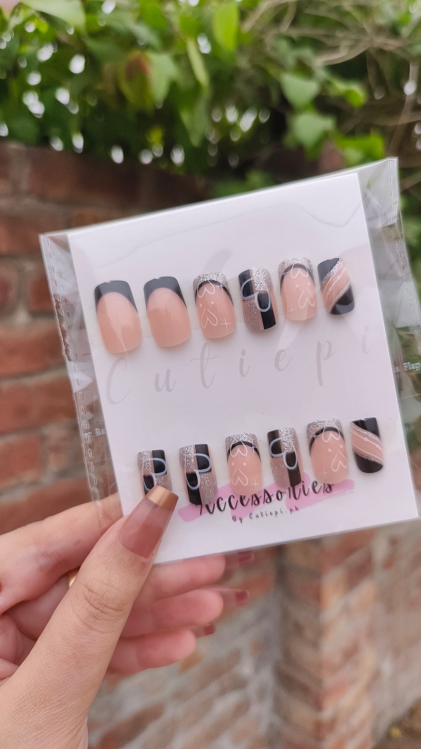 White & Black Glitter Square Nails – 24PCS Set with Application Kit