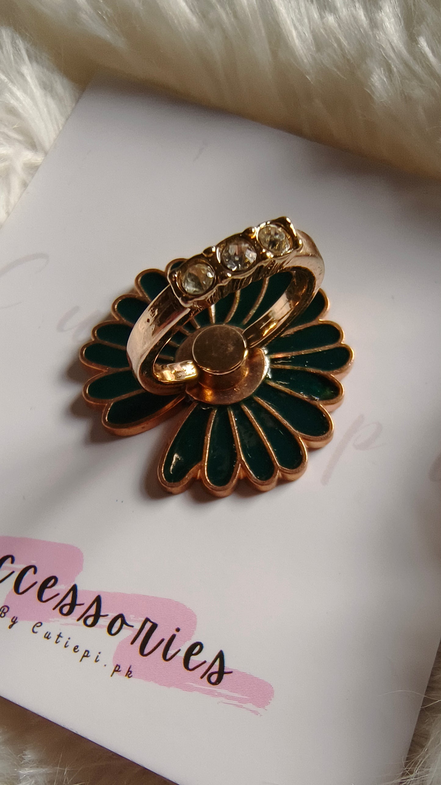 Daisy Diamond Phone Ring Holder – Stylish 360° Rotating Stand