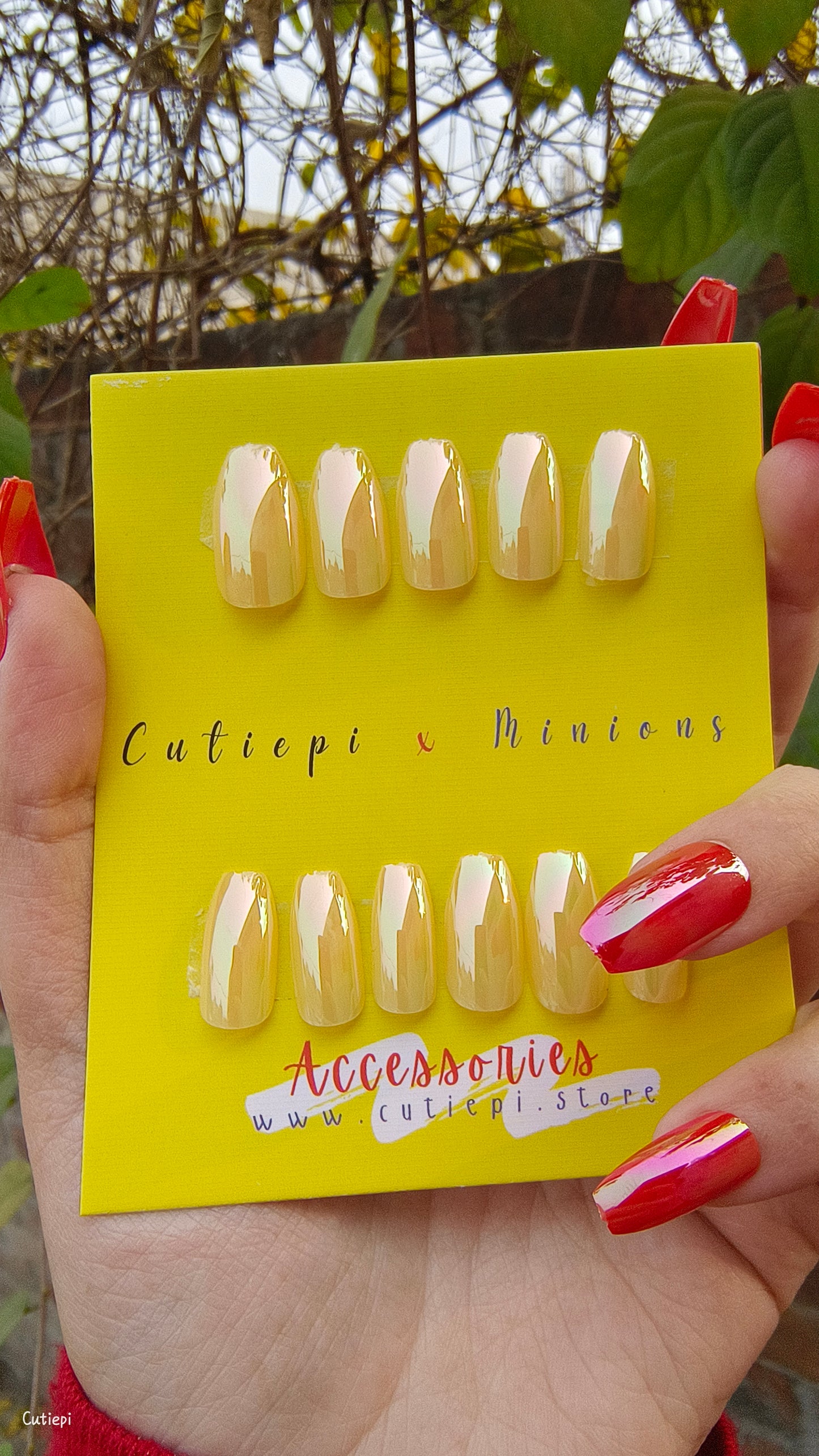 Golden Glow – 24pcs White & Gold Glossy Nails