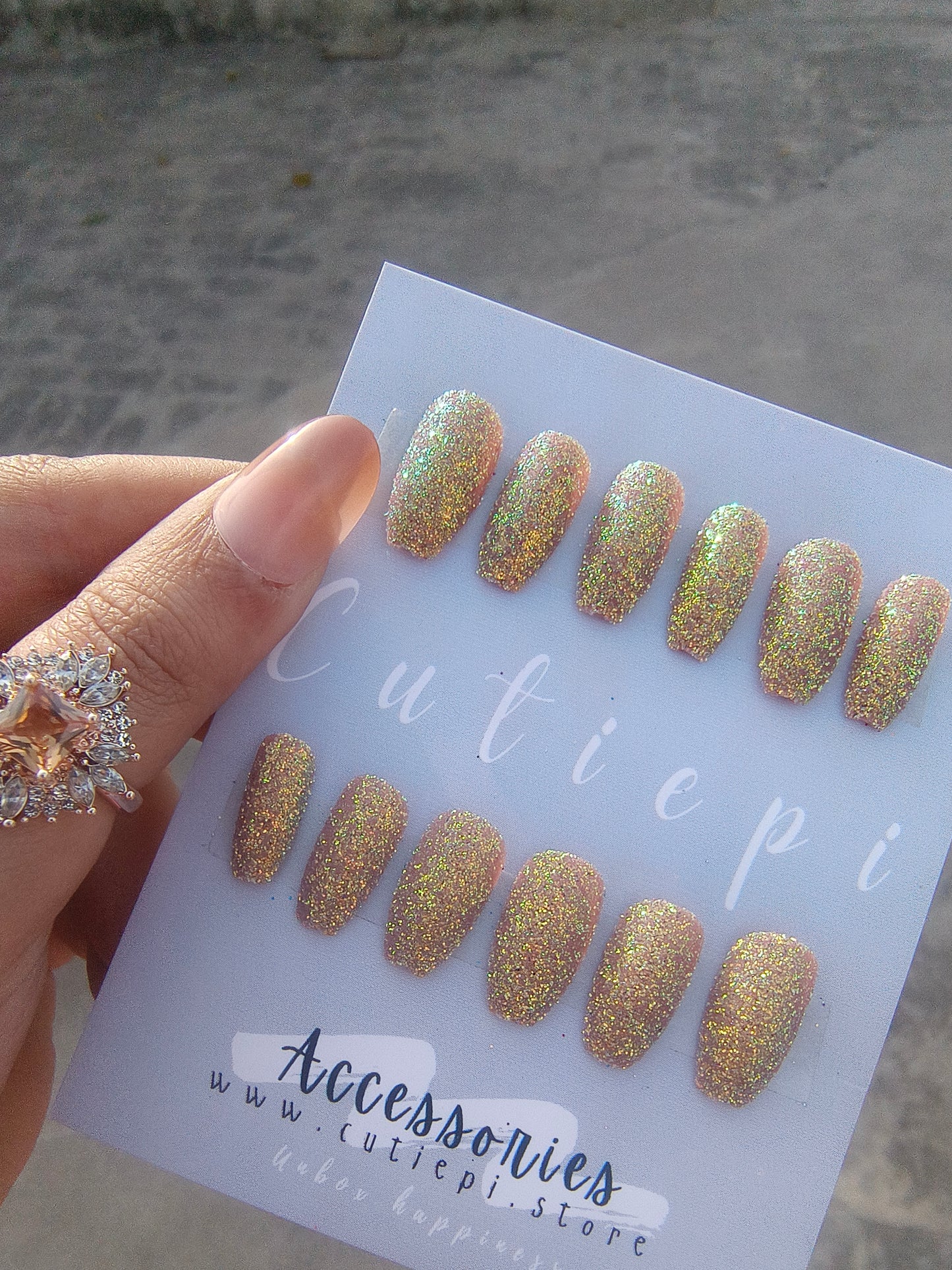 Golden Luxe – 24pcs Glam Gold Nail Set with Application Kit