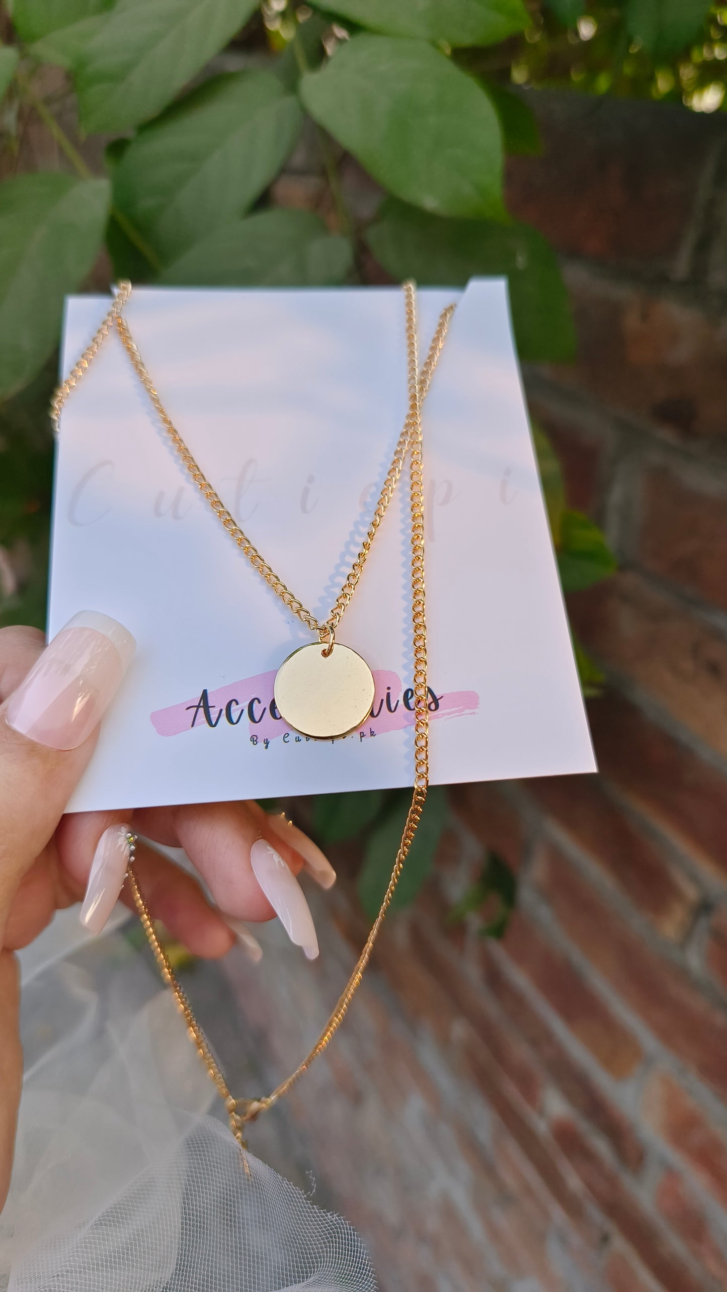 "Gold-Plated Coin Pendant Necklace – Timeless Elegance for Every Occasion"
